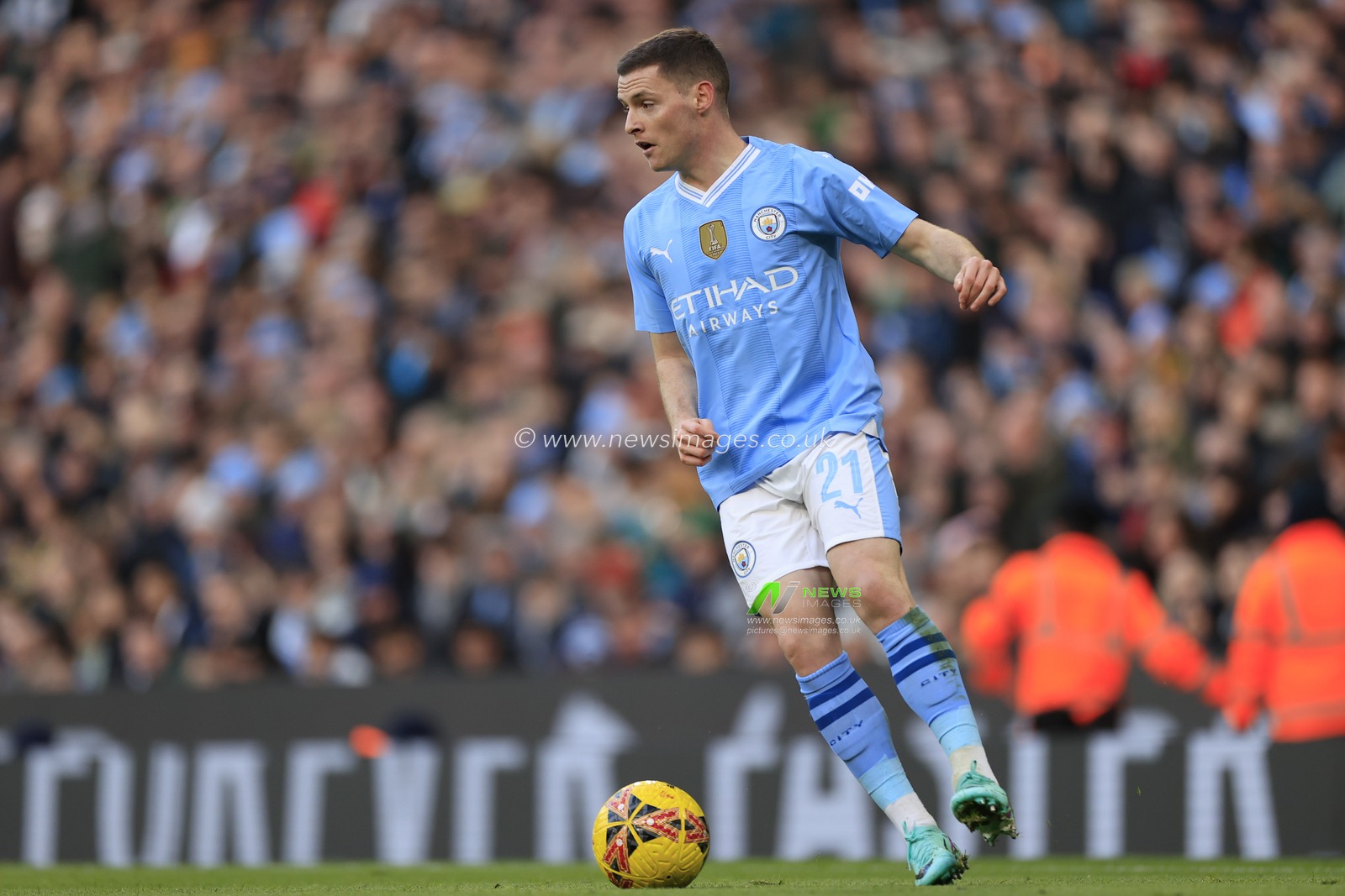 Sergio Gomez of Manchester City controls the ball during the FA Cup Third Round match Manchester City vs Huddersfield Town at Etihad Stadium, Manchester, United Kingdom, 7th January 2024

(Photo by Conor Molloy/News Images)