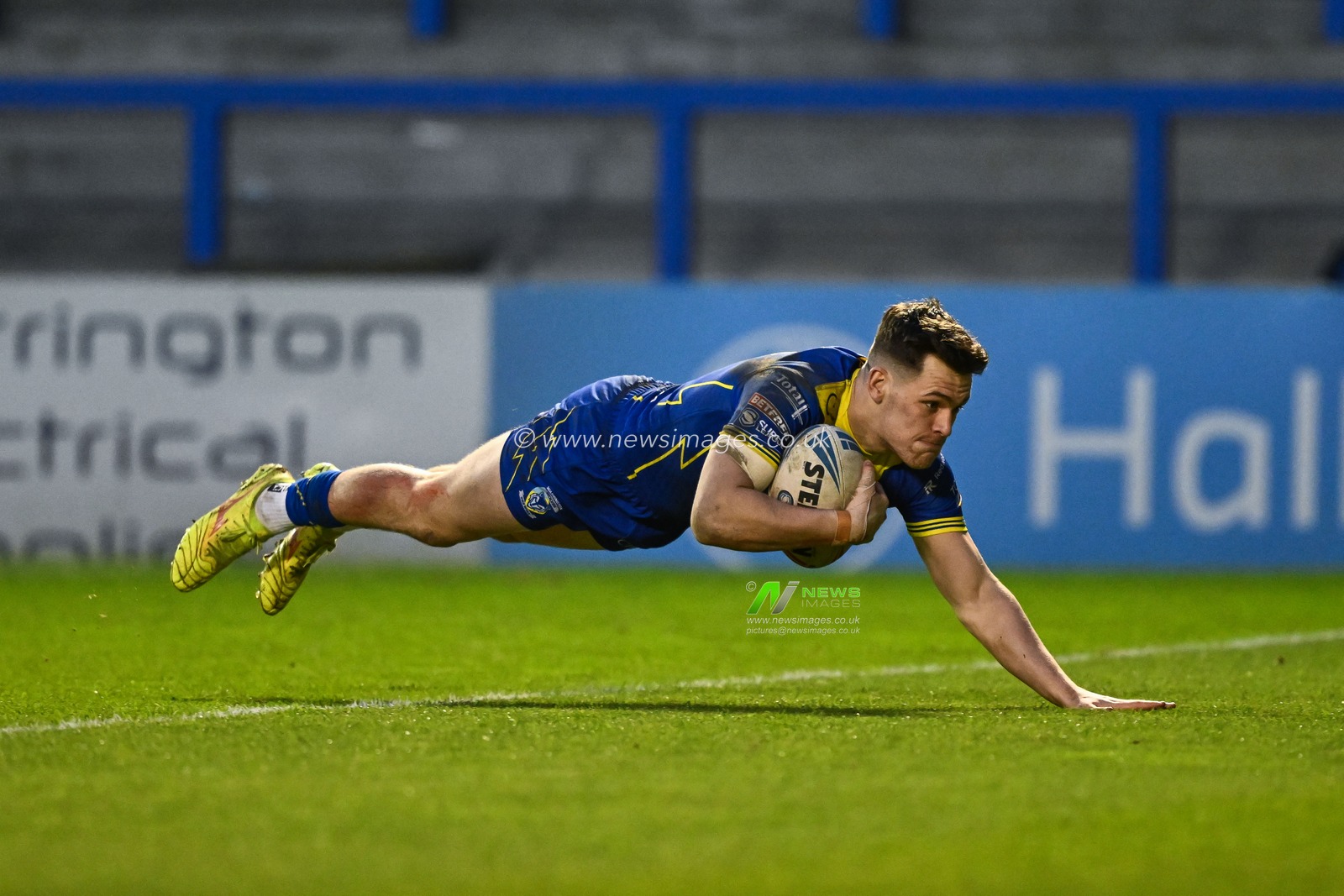 Josh Thewlis of Warrington Wolves goes over for a try during the Betfred Challenge Cup Sixth Round match Warrington Wolves vs London Broncos at Halliwell Jones Stadium, Warrington, United Kingdom, 23rd March 2024

(Photo by Craig Thomas/News Images)