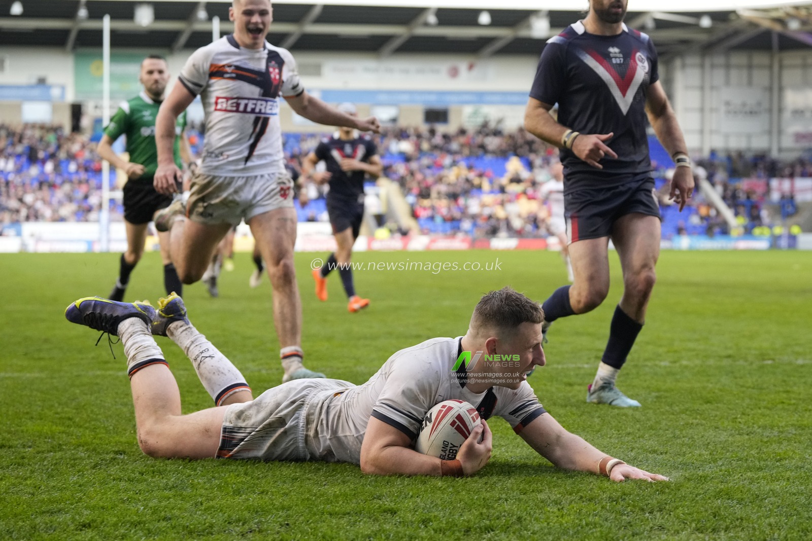 George Williams #6 of England dives over the line to score a try during the Mid Season International match England vs France at Halliwell Jones Stadium, Warrington, United Kingdom, 29th April 2023

(Photo by Steve Flynn/News Images)