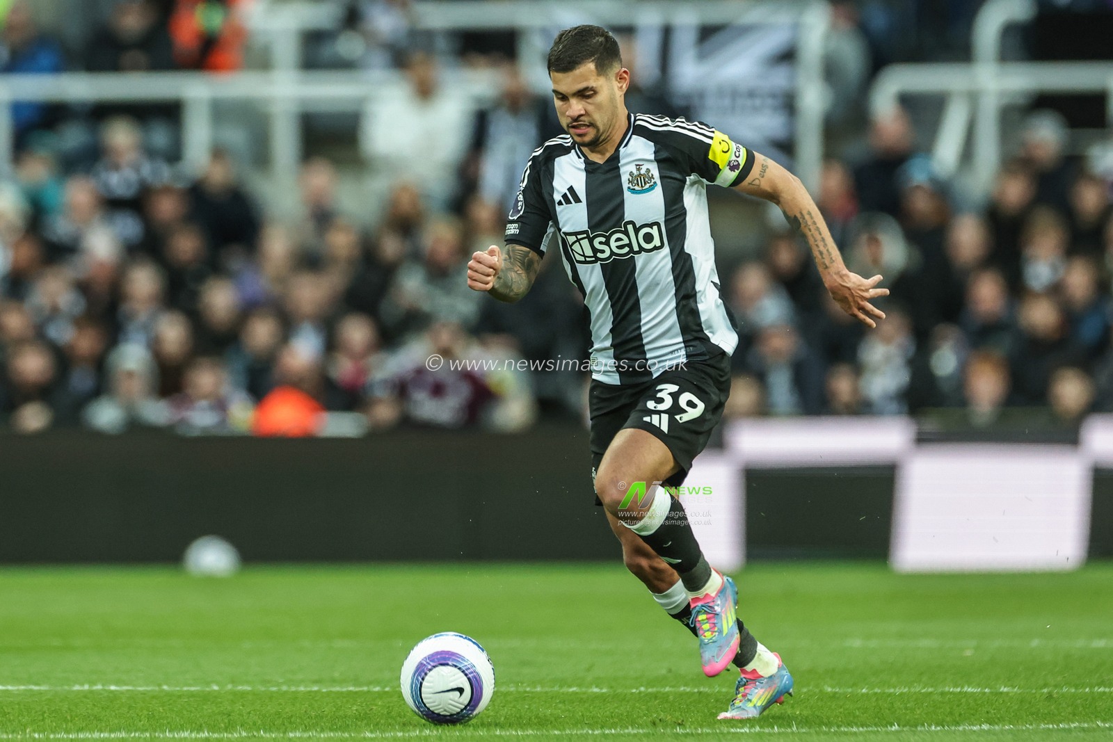 Bruno GuimarÃ£es of Newcastle United breaks with the ball during the Premier League match Newcastle United vs Crystal Palace at St. James's Park, Newcastle, United Kingdom, 16th April 2025

(Photo by Mark Cosgrove/News Images)