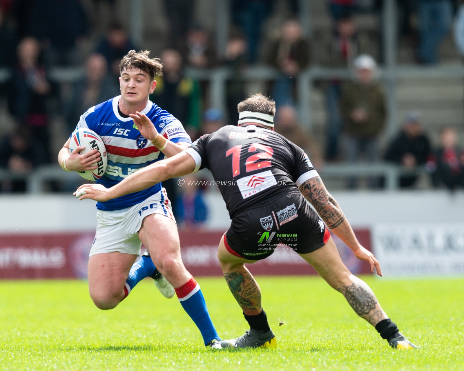 16th June 2019 ,  AJ Bell Stadium, Salford, England;  Betfred Super League, Round 18, Salford Red Devils vs Wakefield Trintiny ;  Jordan Crowther of Wakefield Trinity runs at George Griffin (12) of Salford Red Devils 

Credit: Richard Long/News Images