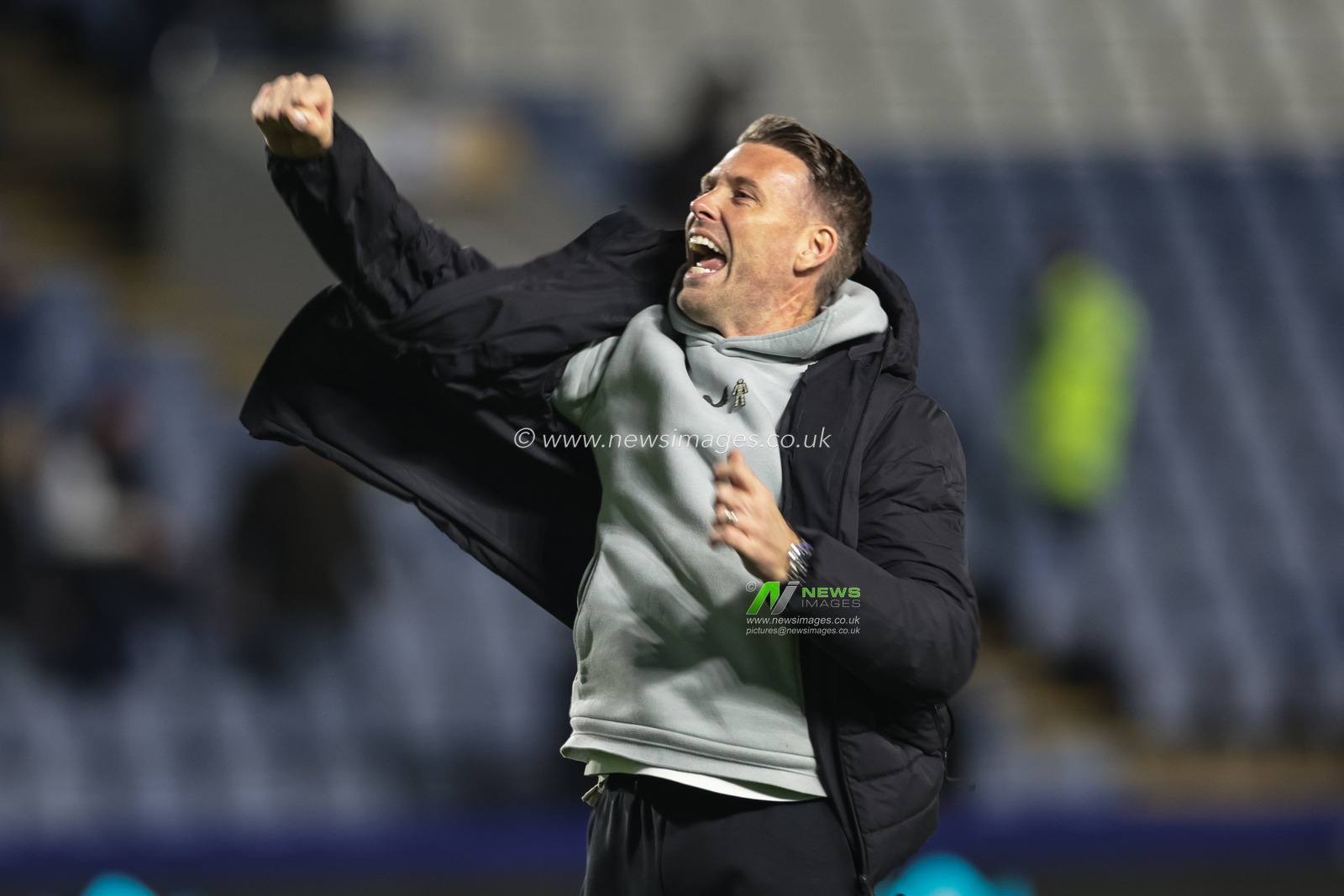 Rob Edwards manager of Middlesbrough celebrates the 0-1 win with the fans during the Sky Bet Championship match Sheffield Wednesday vs Middlesbrough at Hillsborough, Sheffield, United Kingdom, 22nd October 2025

(Photo by Mark Cosgrove/News Images)