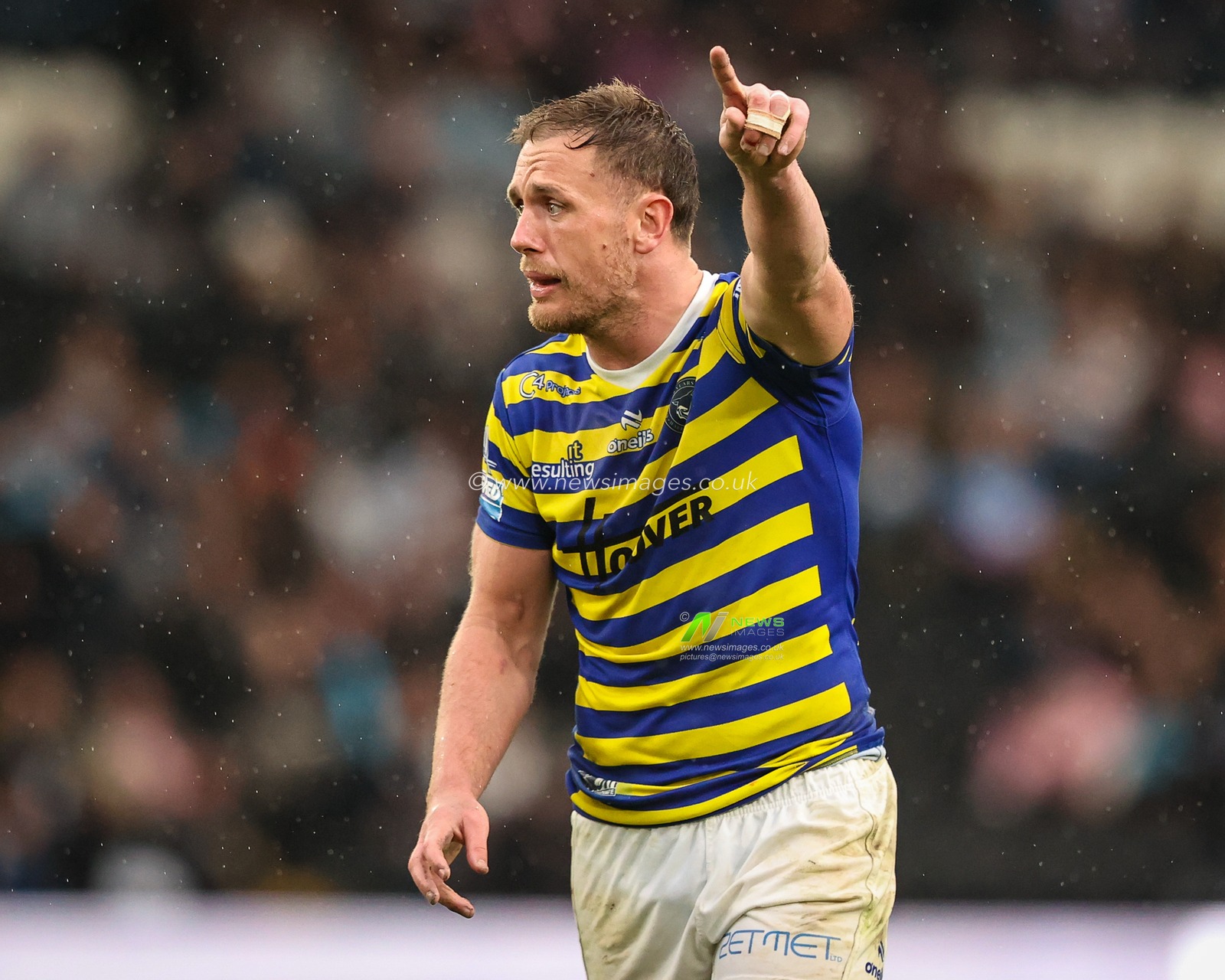Ben Currie of Warrington Wolves during the Betfred Super League round 25 match Hull FC vs Warrington Wolves at MKM Stadium, Hull, United Kingdom on 29 August 2026

(Photo by Alfie Cosgrove/News Images)