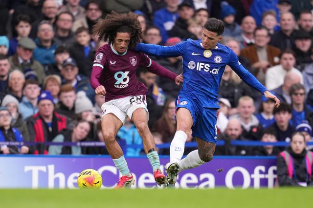 Enzo Fernandez of Chelsea and Hannibal Mejbri of Burnley battle during the Premier League match Chelsea vs Burnley at Stamford Bridge, London, United Kingdom on 21 February 2026

(Photo by Harvey Murphy/News Images)