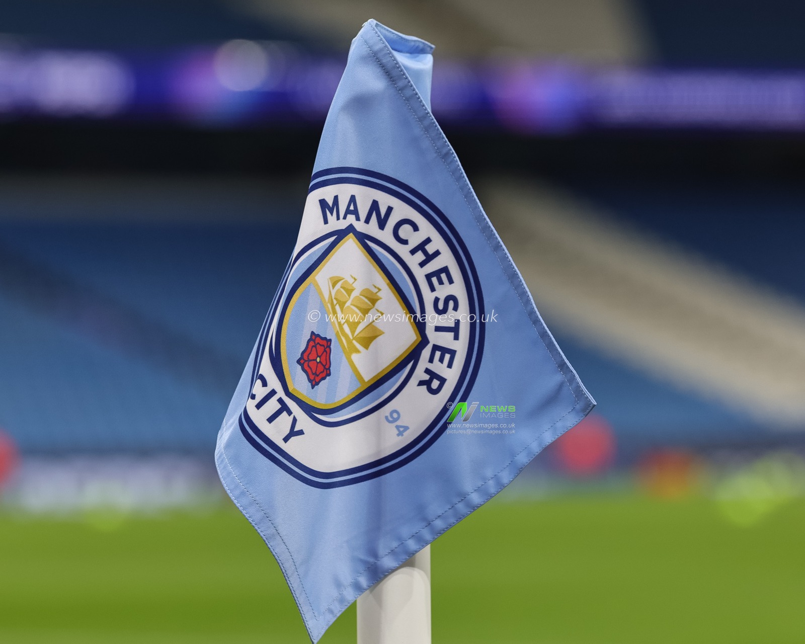 Manchester City corner flag during the UEFA Champions League Matchday 5 of 8 Manchester City v Bayer 04 Leverkusen at City of Manchester Stadium, Manchester, United Kingdom, 25th November 2025

(Photo by Mark Cosgrove/News Images)

*** GER AUT SUI OUT ***