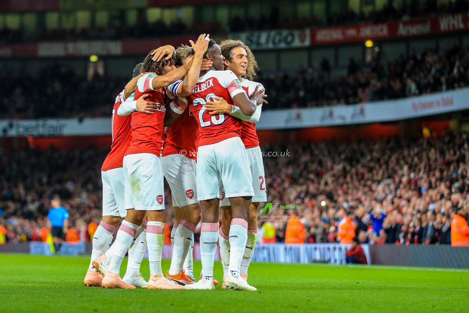 26th September 2018, Emirates Stadium, London, England; Carabao EFL Cup, Third round, Arsenal v Brentford ; Arsenal celebrate Danny Welbeck's (23) second goal to make the score 2-0.

Credit:  Georgie Kerr/News Images

English Football League images are subject to DataCo Licence