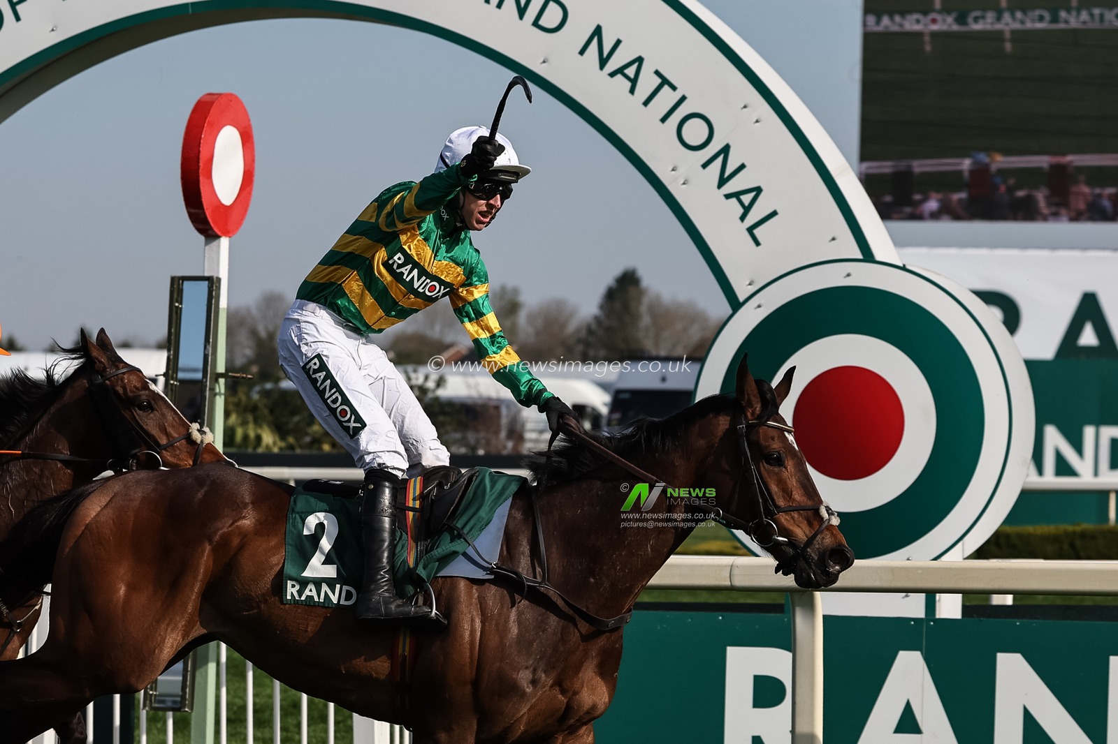 Gentleman De Mee ridden by M P Walsh and trained by Willie Mullins Wins the 16:05 Randox Supporting Prostate Cancer UK Topham Handicap Chase  during the Randox Grand National 2025 Day 2 Ladies Day at Aintree Racecourse, Liverpool, United Kingdom, 4th April 2025

(Photo by Mark Cosgrove/News Images)