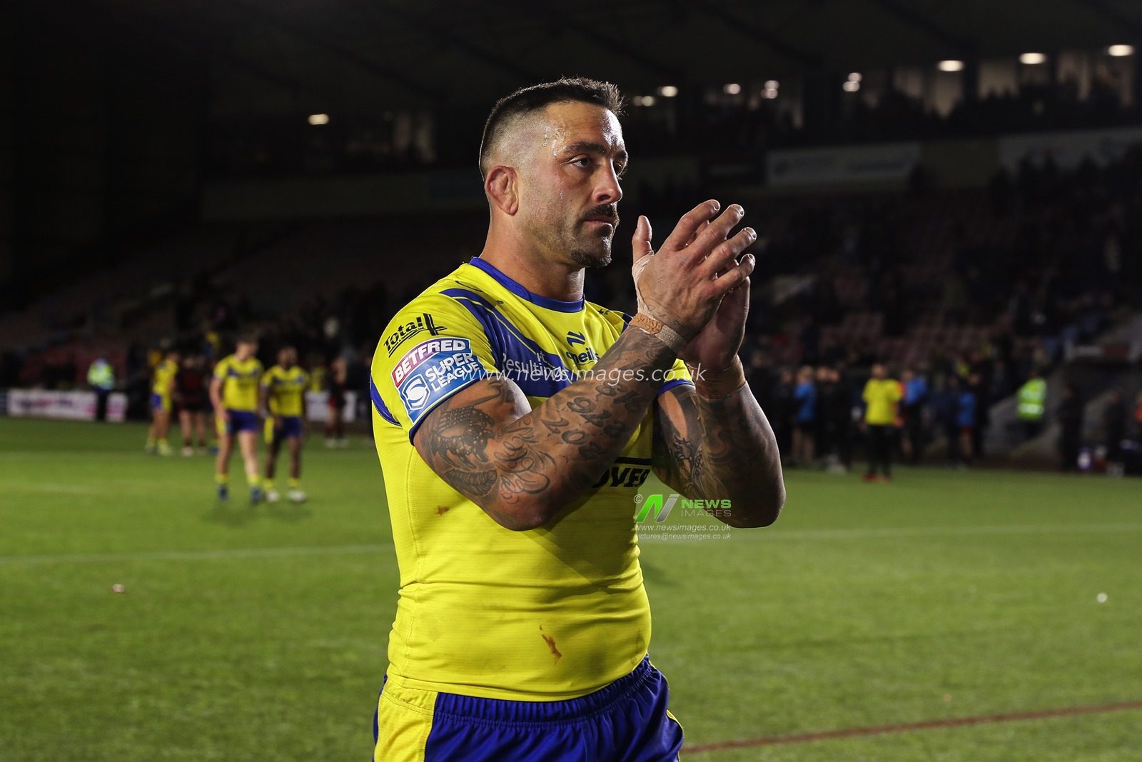 Paul Vaughan of Warrington Wolves applauds the travelling fans after the Betfred Challenge Cup match Widnes Vikings vs Warrington Wolves at DCBL Stadium, Widnes, United Kingdom, 15th March 2025

(Photo by Gareth Evans/News Images)
