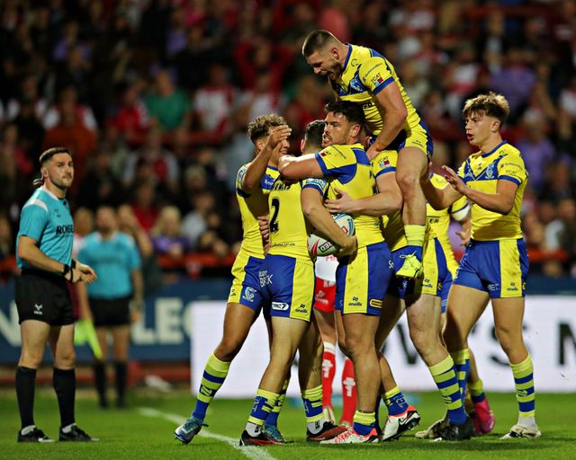 Josh Thewlis of Warrington Wolves celebrates his try during the Betfred Super League round 27 match Hull KR vs Warrington Wolves at Sewell Group Craven Park, Kingston upon Hull, United Kingdom, 18th September 2025

(Photo by Sam Eaden/News Images)