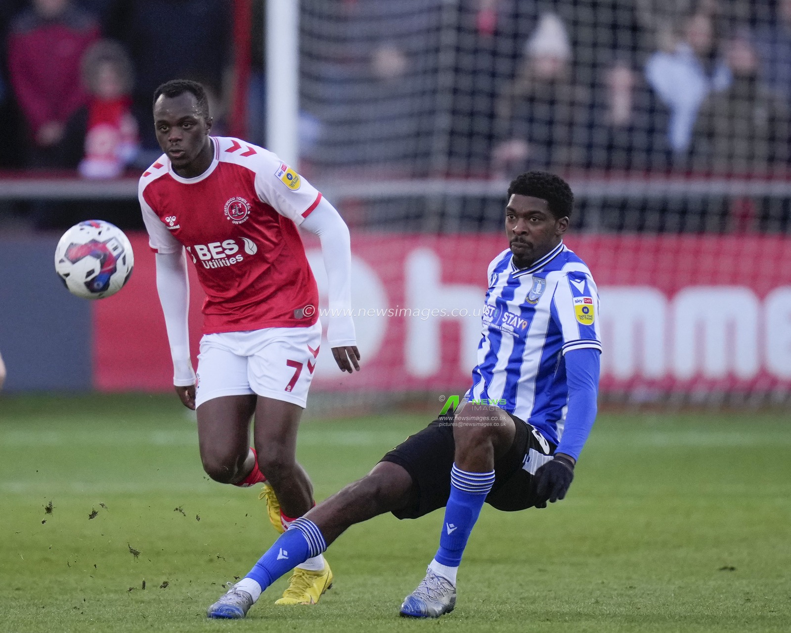 Tyreeq Bakinson #19 of Sheffield Wednesday plays the ball under pressure from Carlos Mendes Gomes #7 of Fleetwood Townduring the Sky Bet League 1 match Fleetwood Town vs Sheffield Wednesday at Highbury Stadium, Fleetwood, United Kingdom, 26th December 2022

(Photo by Steve Flynn/News Images)