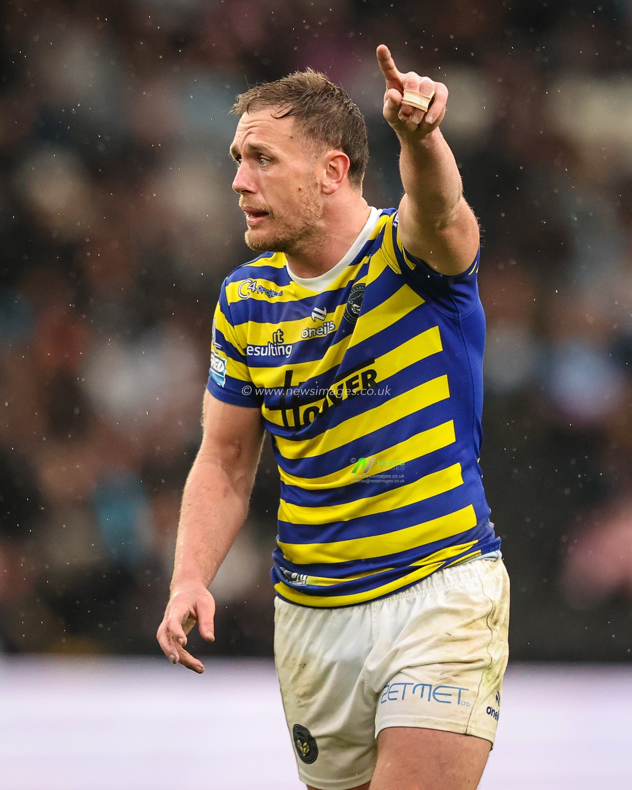 Ben Currie of Warrington Wolves during the Betfred Super League round 25 match Hull FC vs Warrington Wolves at MKM Stadium, Hull, United Kingdom on 29 August 2026

(Photo by Alfie Cosgrove/News Images)