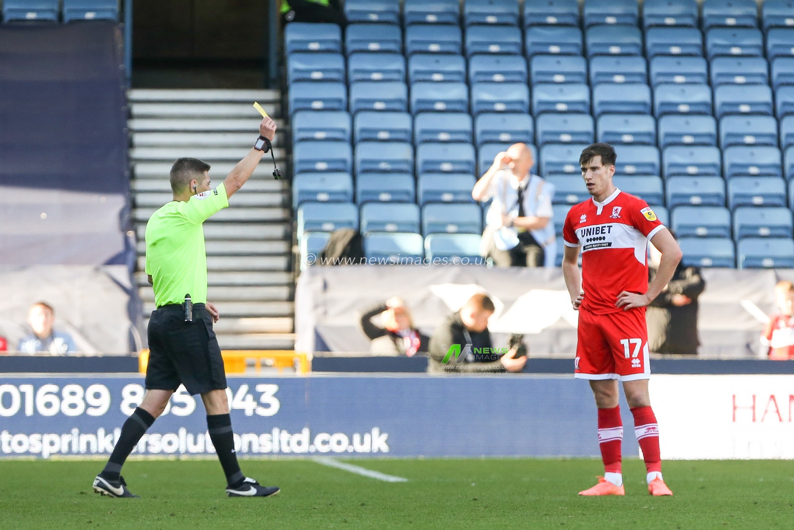 Paddy McNair #17 of Middlesbrough is shown a yellow card during the Sky Bet Championship match Millwall vs Middlesbrough at The Den, London, United Kingdom, 8th October 2022

(Photo by Arron Gent/News Images)
