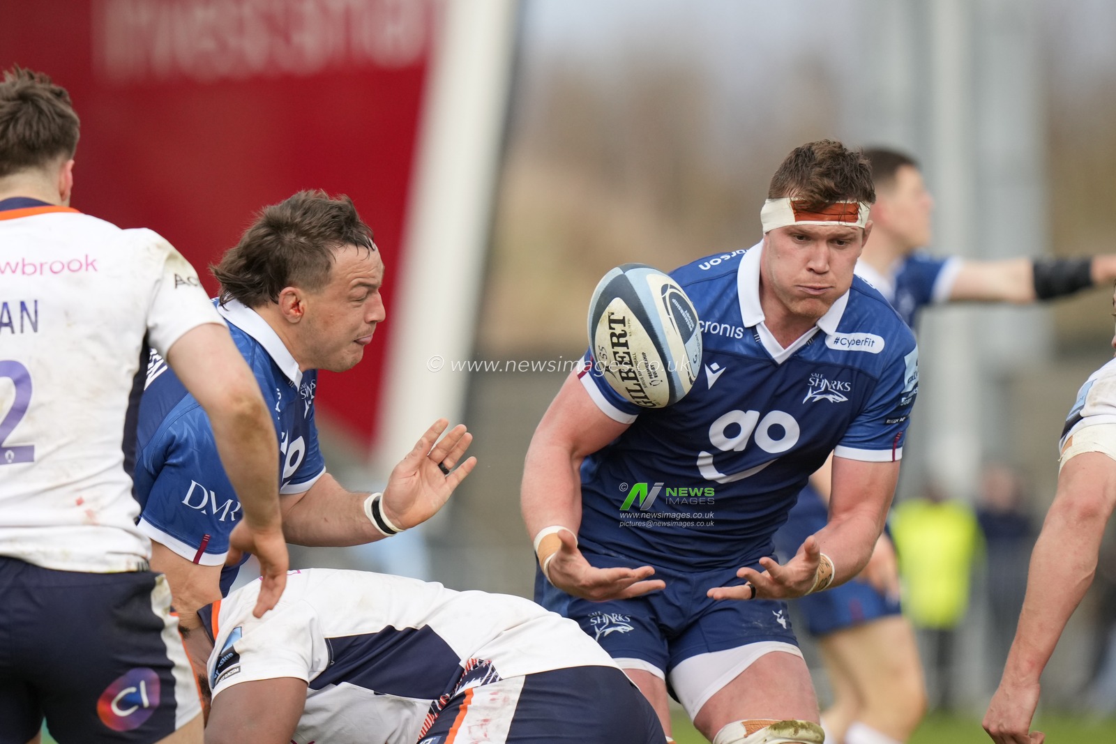 Coenie Oosthuizen #3 of Sale Sharks offloads the ball to Cobus Wiese #4 of Sale Sharks during the Gallagher Premiership match Sale Sharks vs Saracens at AJ Bell Stadium, Eccles, United Kingdom, 5th March 2023

(Photo by Steve Flynn/News Images)