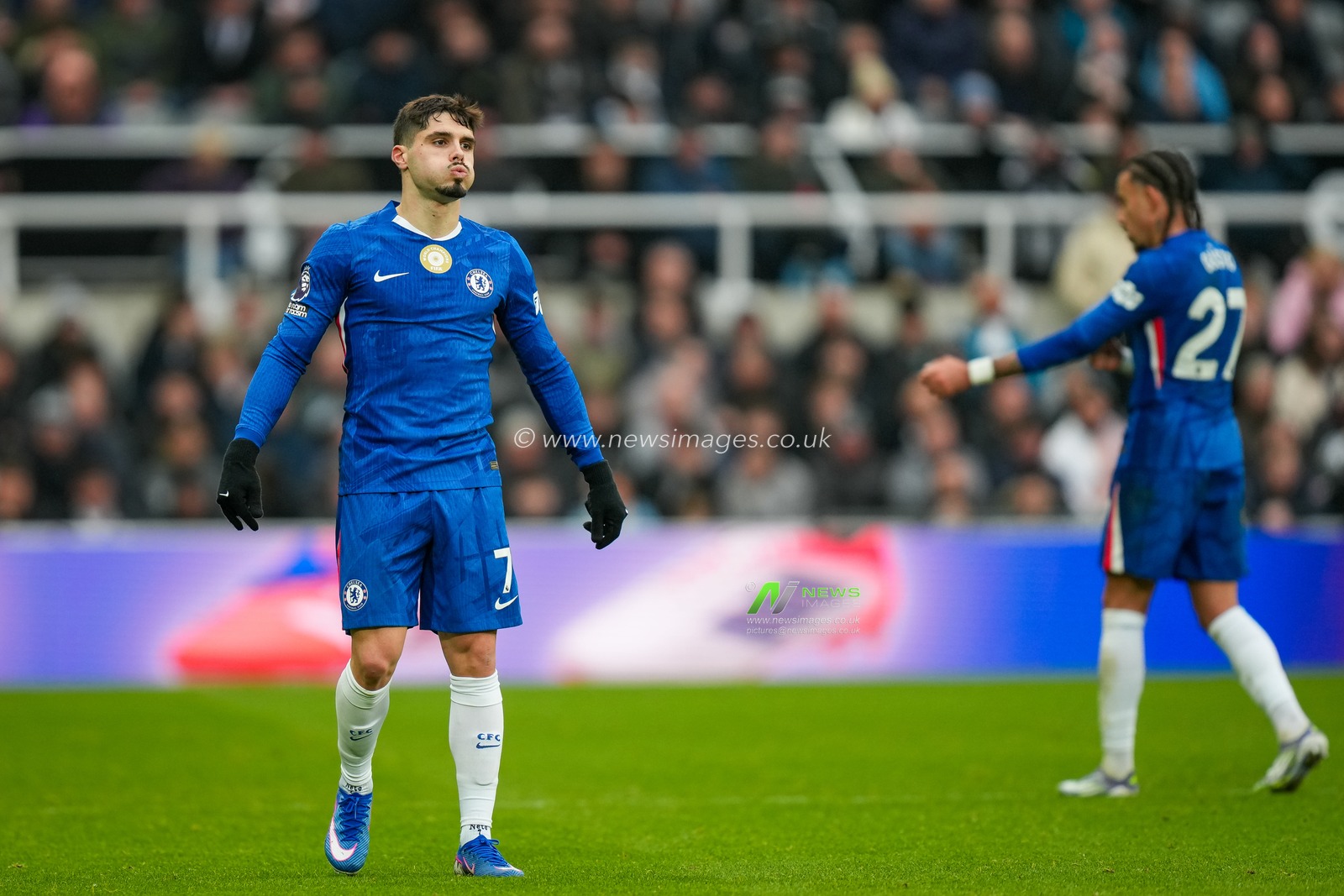 Pedro Neto of Chelsea and Malo Gusto of Chelsea during the Premier League match Newcastle United vs Chelsea at St. James's Park, Newcastle, United Kingdom, 20th December 2025

(Photo by Maynard Manyowa/News Images)

*** GER AUT SUI OUT ***