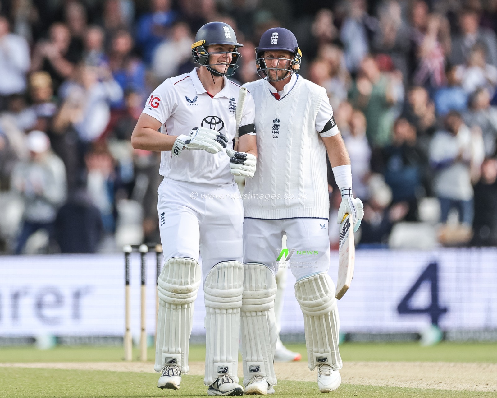 Joe Root of England celebrates the win with Jamie Smith of England after he hits a six during the 1st Rothesay Test Match Day 5 England vs India at Headingley Cricket Ground, Leeds, United Kingdom, 24th June 2025

(Photo by Mark Cosgrove/News Images)