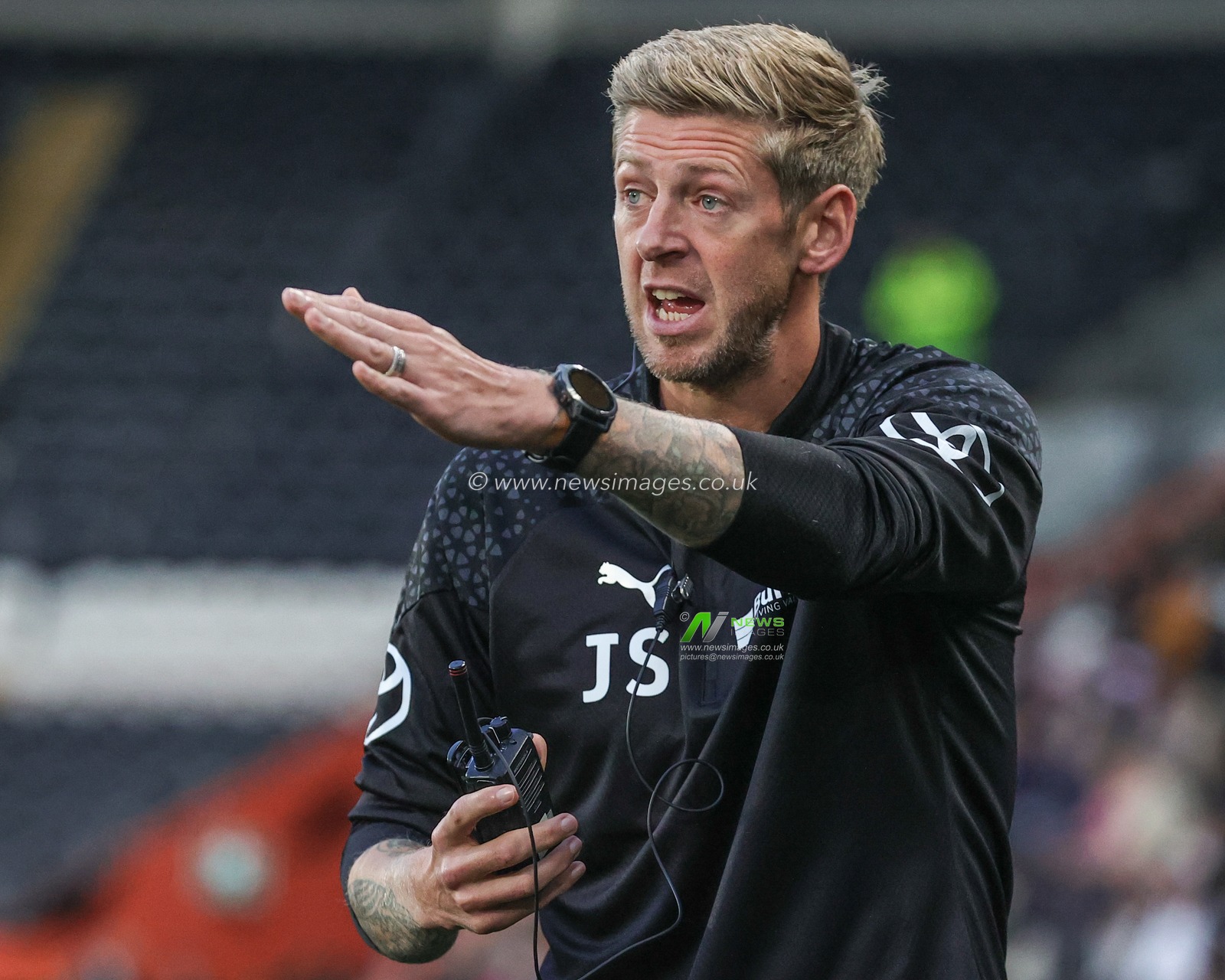 Jon Stead forst team coach of Barnsley gives his team instructions during the Pre-season friendly match Hull City vs Barnsley at MKM Stadium, Hull, United Kingdom, 18th July 2023

(Photo by Mark Cosgrove/News Images).