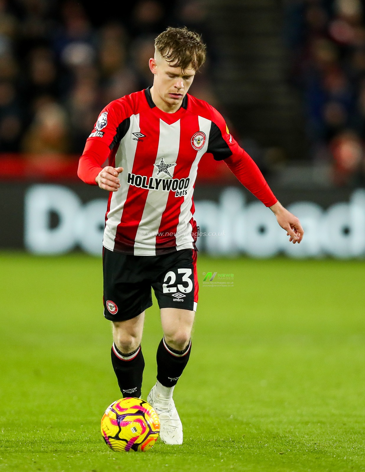 Keane Lewis-Potter of Brentford runs with the ball during the Premier League match Brentford vs Arsenal at The Gtech Community Stadium, London, United Kingdom, 1st January 2025

(Photo by Izzy Poles/News Images)