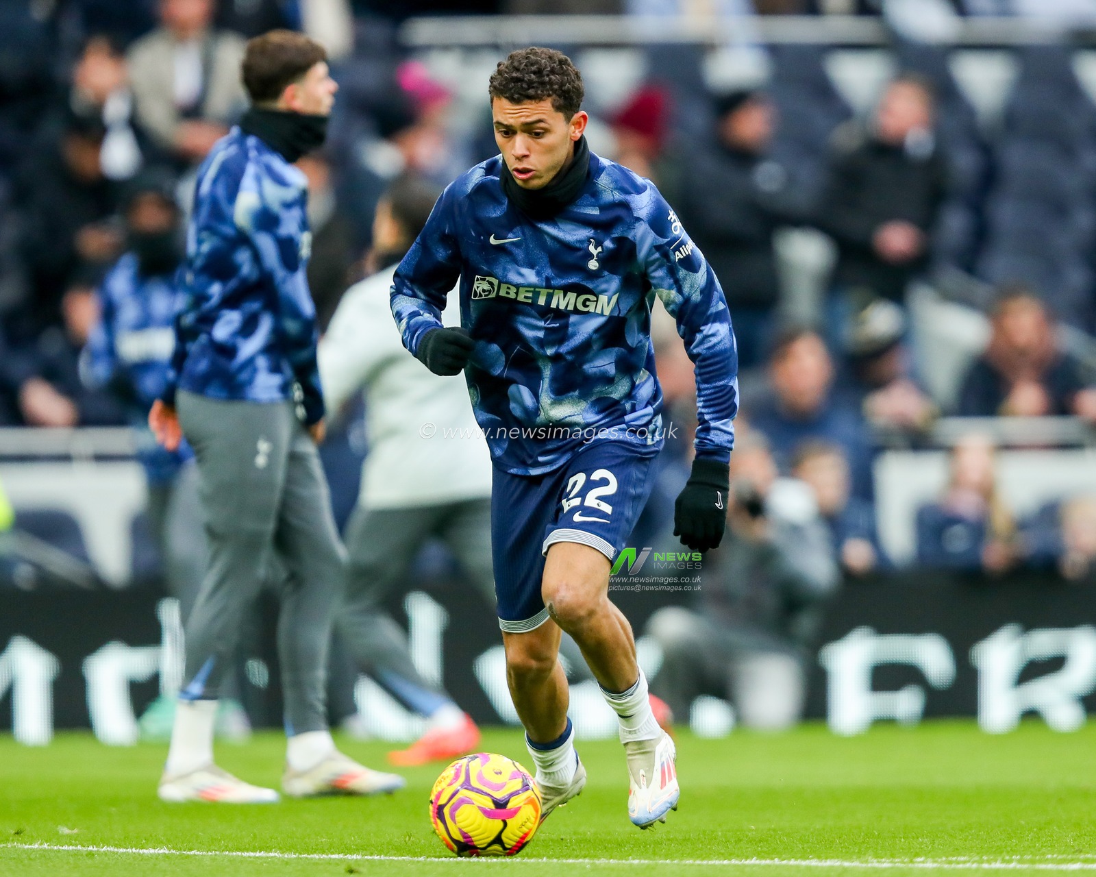 Brennan Johnson of Tottenham Hotspur warms up prior to the Premier League match Tottenham Hotspur vs Newcastle United at Tottenham Hotspur Stadium, London, United Kingdom, 4th January 2025

(Photo by Izzy Poles/News Images)