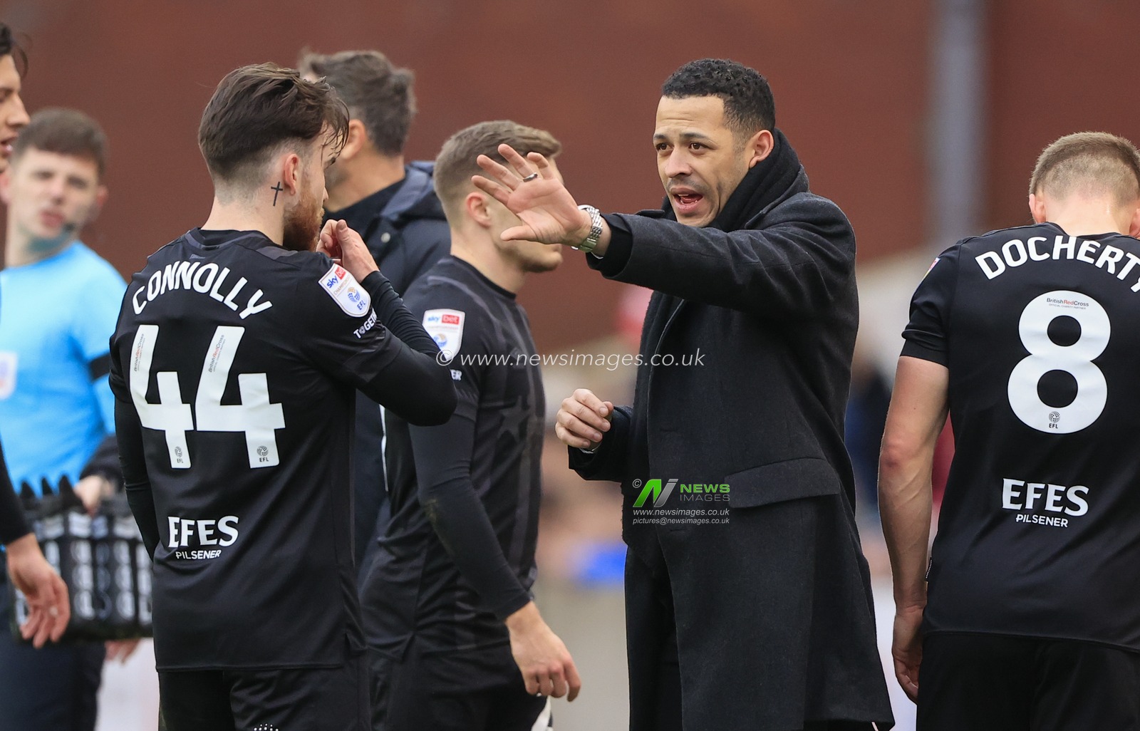 Liam Rosenior the Hull City manager talks to Aaron Connolly #44 of Hull City in a break in play during the Sky Bet Championship match Stoke City vs Hull City at Bet365 Stadium, Stoke-on-Trent, United Kingdom, 11th February 2023

(Photo by Conor Molloy/News Images)