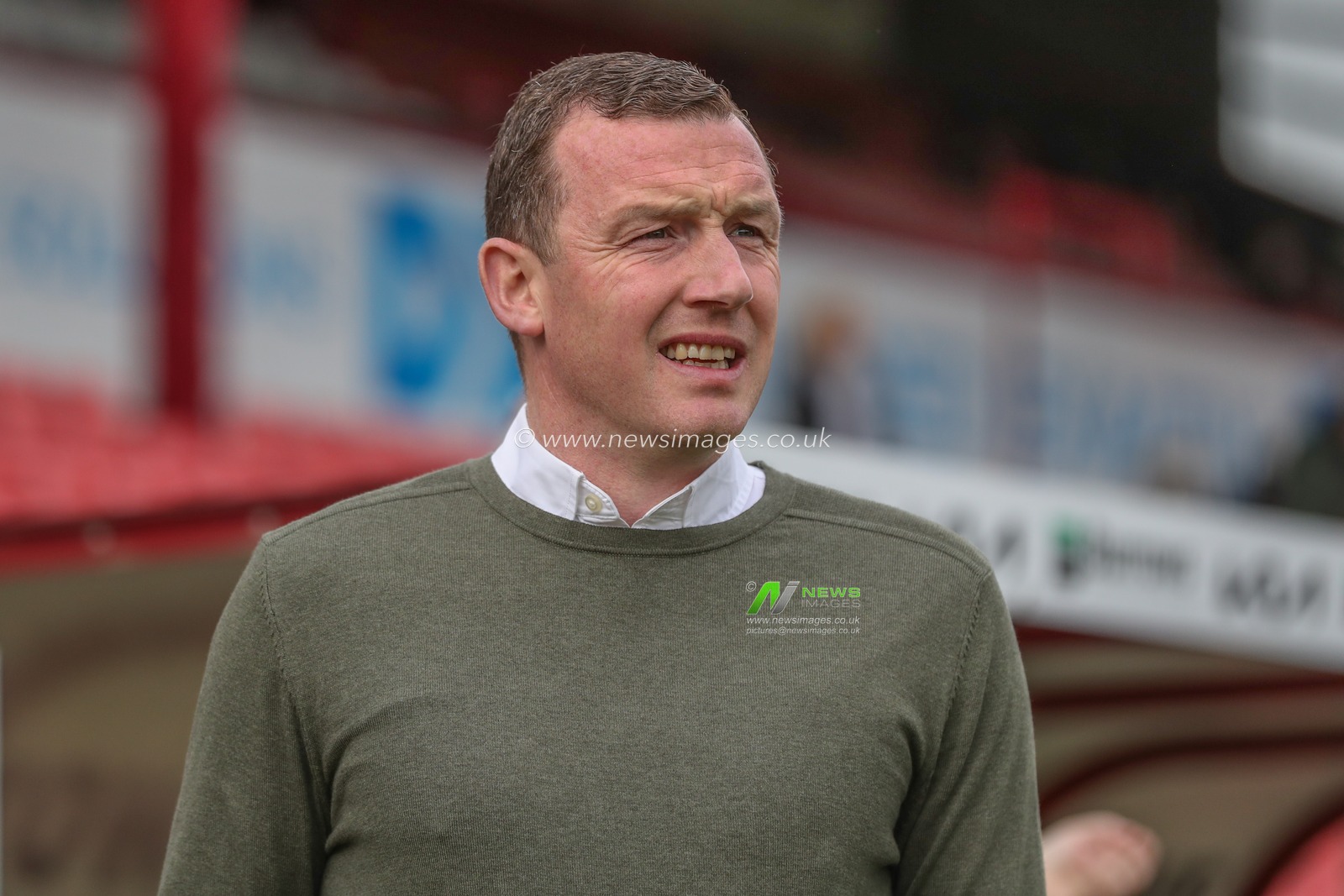 Neill Collins Head coach of Barnsley during the Sky Bet League 1 match Barnsley vs Reading at Oakwell, Barnsley, United Kingdom, 13th April 2024

(Photo by Alfie Cosgrove/News Images)