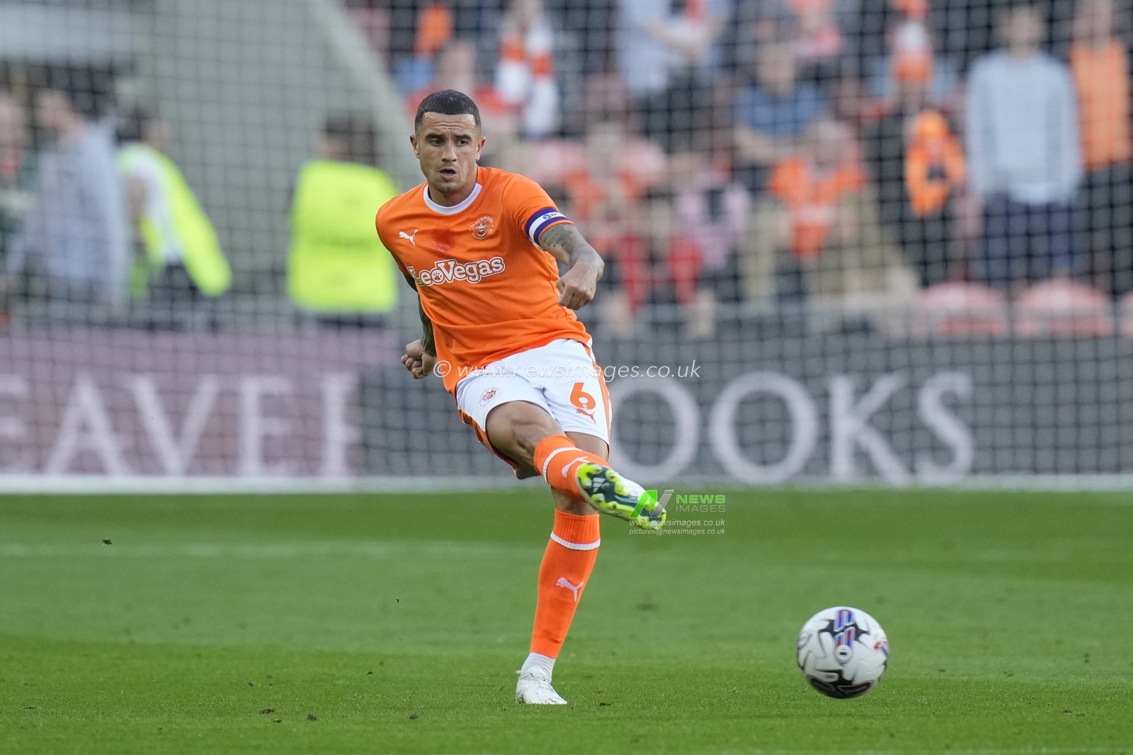Oliver Norburn #6 of Blackpool during the Sky Bet League 1 match Blackpool vs Port Vale at Bloomfield Road, Blackpool, United Kingdom, 15th August 2023

(Photo by Steve Flynn/News Images)