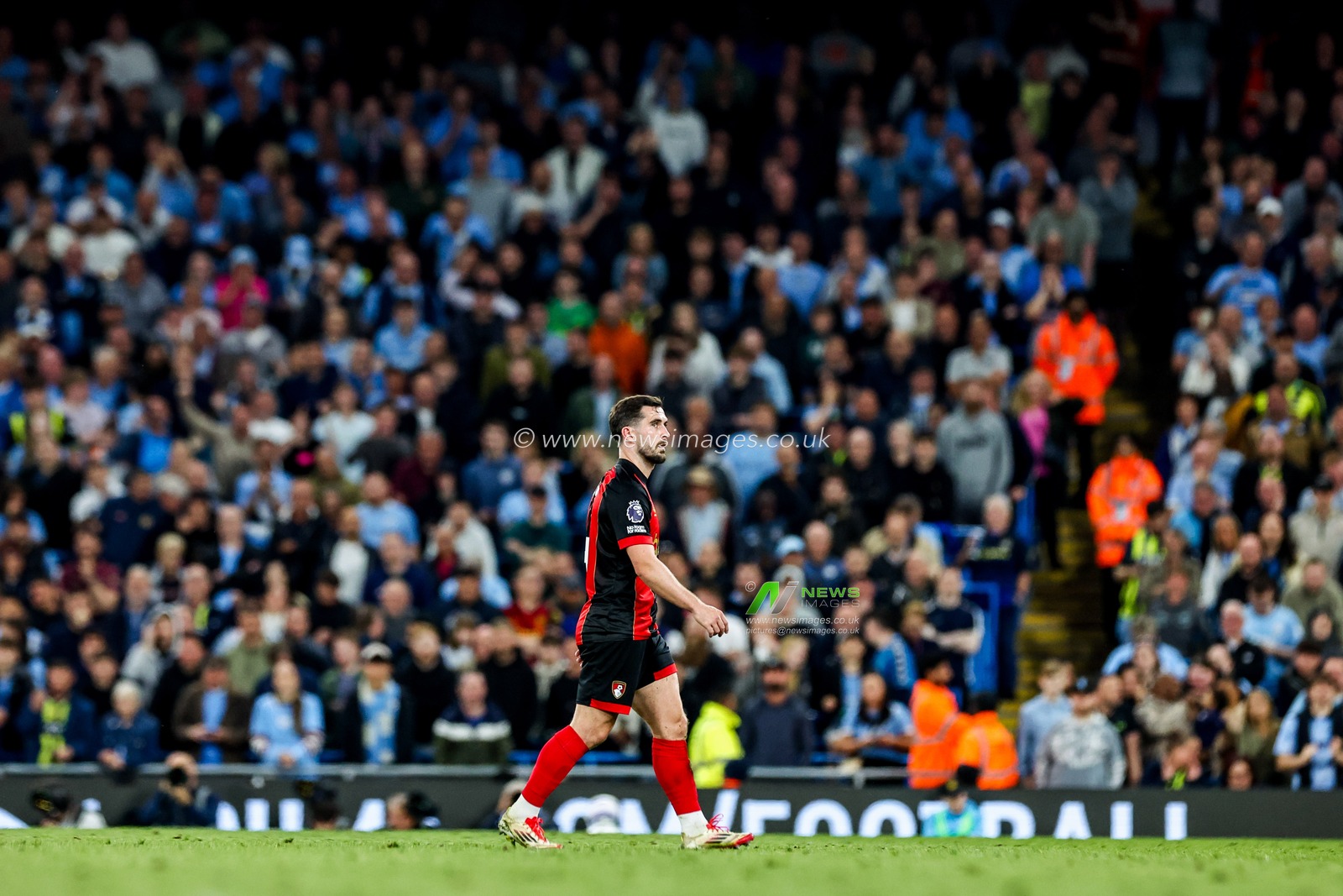 Lewis Cook of AFC Bournemouth leaves field after receiving a red card during the Premier League match Manchester City vs Bournemouth at Etihad Stadium, Manchester, United Kingdom, 20th May 2025

(Photo by Mark Cosgrove/News Images)