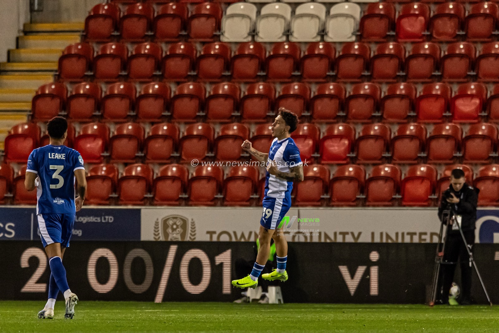 Luke Hannant of Oldham Athletic celebrates his goal to make it 0-1 during the The Vertu Trophy Northern Group E match Rotherham United vs Oldham Athletic at New York Stadium, Rotherham, United Kingdom, 7th October 2025

(Photo by Seth Rose/News Images)