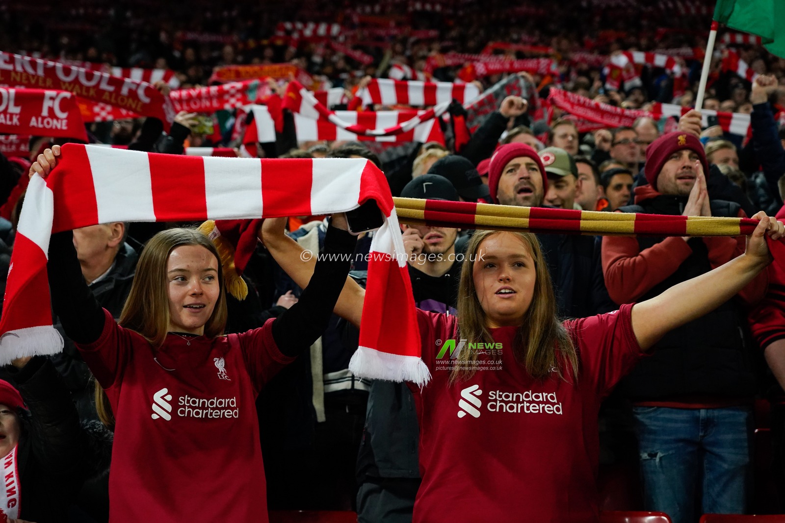 Liverpool fans greet the players before the Emirates FA Cup Third Round match Liverpool vs Wolverhampton Wanderers at Anfield, Liverpool, United Kingdom, 7th January 2023

(Photo by Steve Flynn/News Images)
