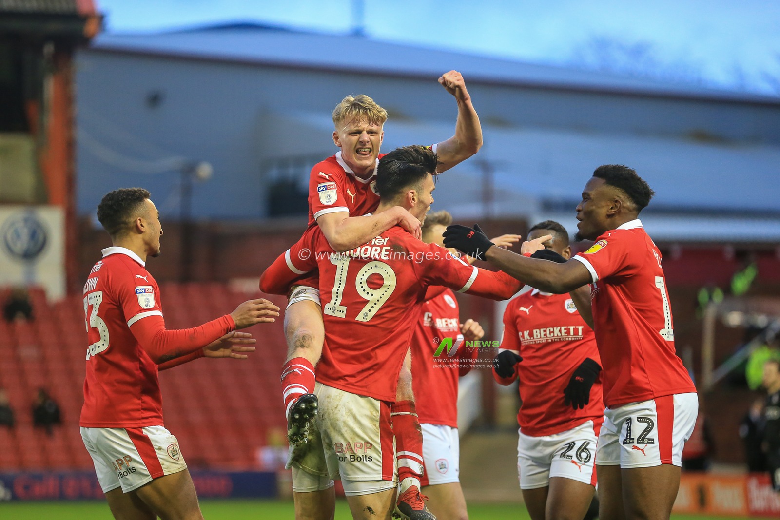 12th January 2019, Oakwell, Barnsley, England; Sky Bet League One, Barnsley vs Bradford City ;  Kieffer Moore (19) of Barnsley celebrates his goal to make it 2-0 with team mates 


Credit: Mark Cosgrove/News Images

English Football League images are subject to DataCo Licence