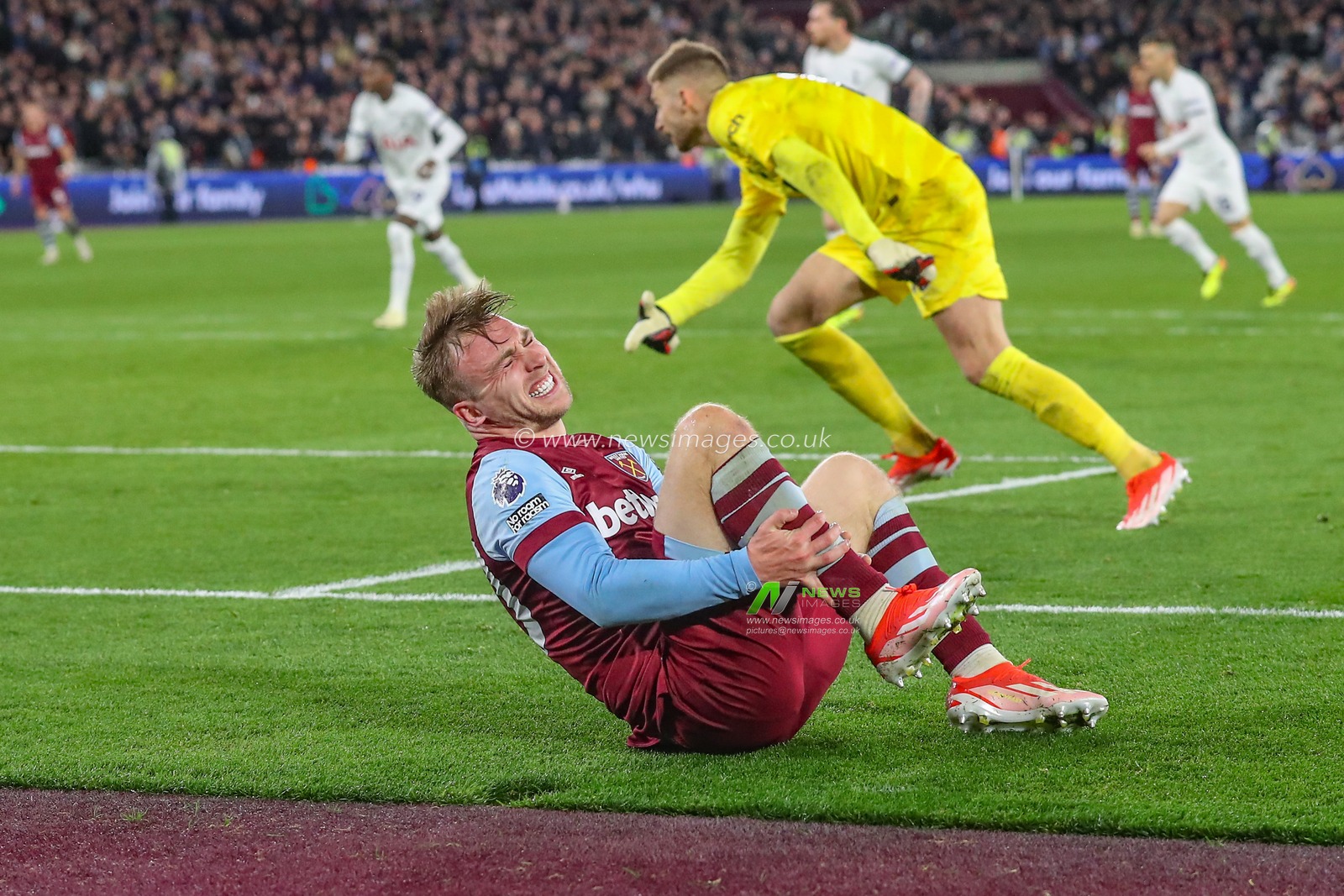 Jarrod Bowen of West Ham United goes down injured during the Premier League match West Ham United vs Tottenham Hotspur at London Stadium, London, United Kingdom, 2nd April 2024

(Photo by Gareth Evans/News Images)