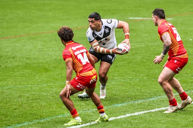 John Asiata of Hull FC passes the ball during the Betfred Super League round 6 match Hull FC vs Catalans Dragons at MKM Stadium, Hull, United Kingdom on 29 March 2026

(Photo by Alfie Cosgrove/News Images)