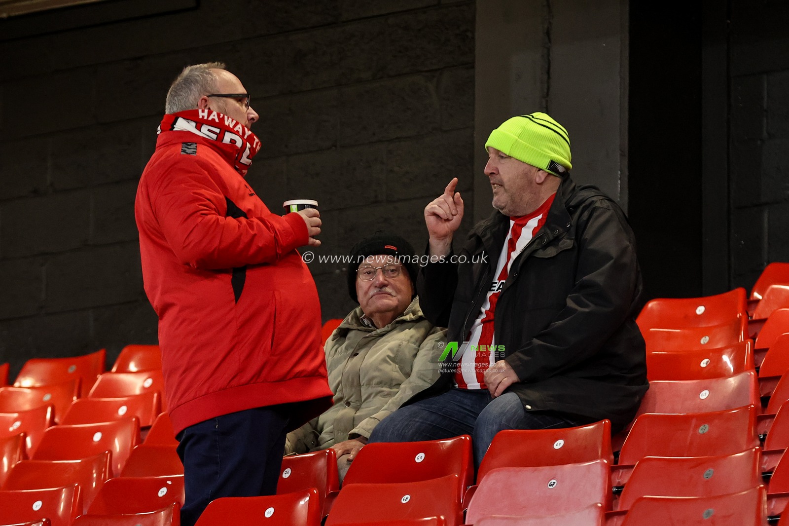 Sunderland fans take to their seats during the Sky Bet Championship match Sheffield United vs Sunderland at Bramall Lane, Sheffield, United Kingdom, 29th November 2024

(Photo by Alfie Cosgrove/News Images)