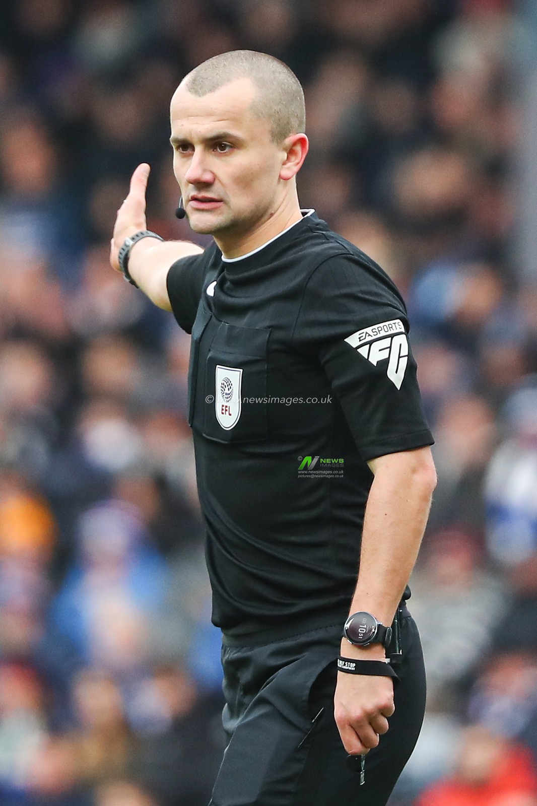 Referee Andrew Kitchen awarding a foul against burnley during the Sky Bet Championship match Blackburn Rovers vs Burnley at Ewood Park, Blackburn, United Kingdom, 4th January 2025

(Photo by Jorge Horsted/News Images)