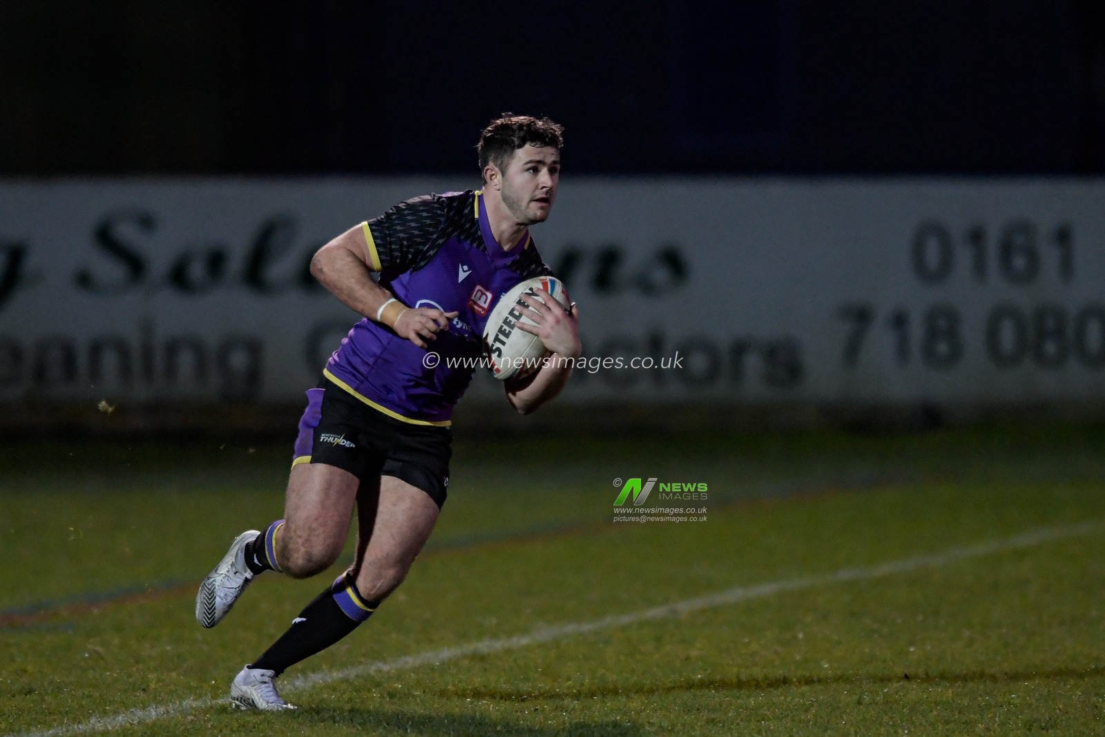 Jack Johnson (2) of Newcastle Thunder runs forward with the ball