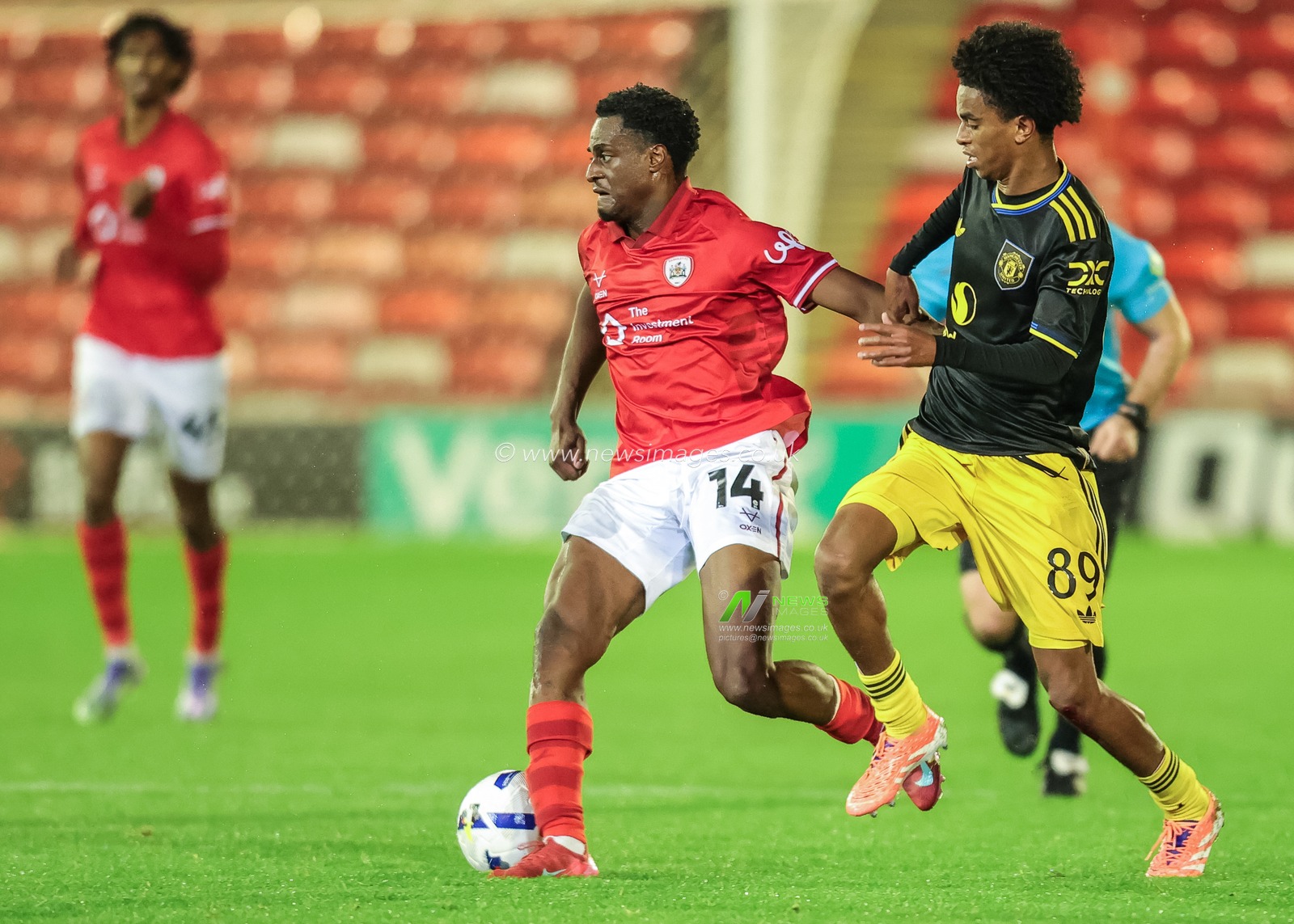 Nathanael Ogbeta of Barnsley and Yuel Helafu of Manchester United battle for the ball during the The Vertu Trophy Group D match Barnsley vs Manchester United U21 at Oakwell, Barnsley, United Kingdom, 21st October 2025

(Photo by Richard Bierton/News Images)