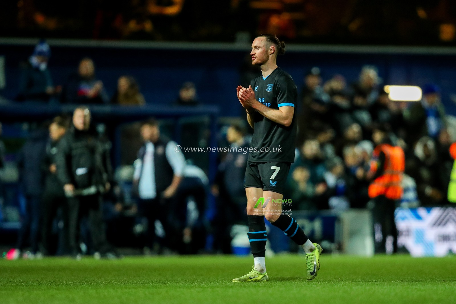 Will Keane of Preston North End acknowledges the fans after the teams defeat following the Sky Bet Championship match Queens Park Rangers vs Preston North End at Matrade Loftus Road, London, United Kingdom, 21st December 2024

(Photo by Izzy Poles/News Images)