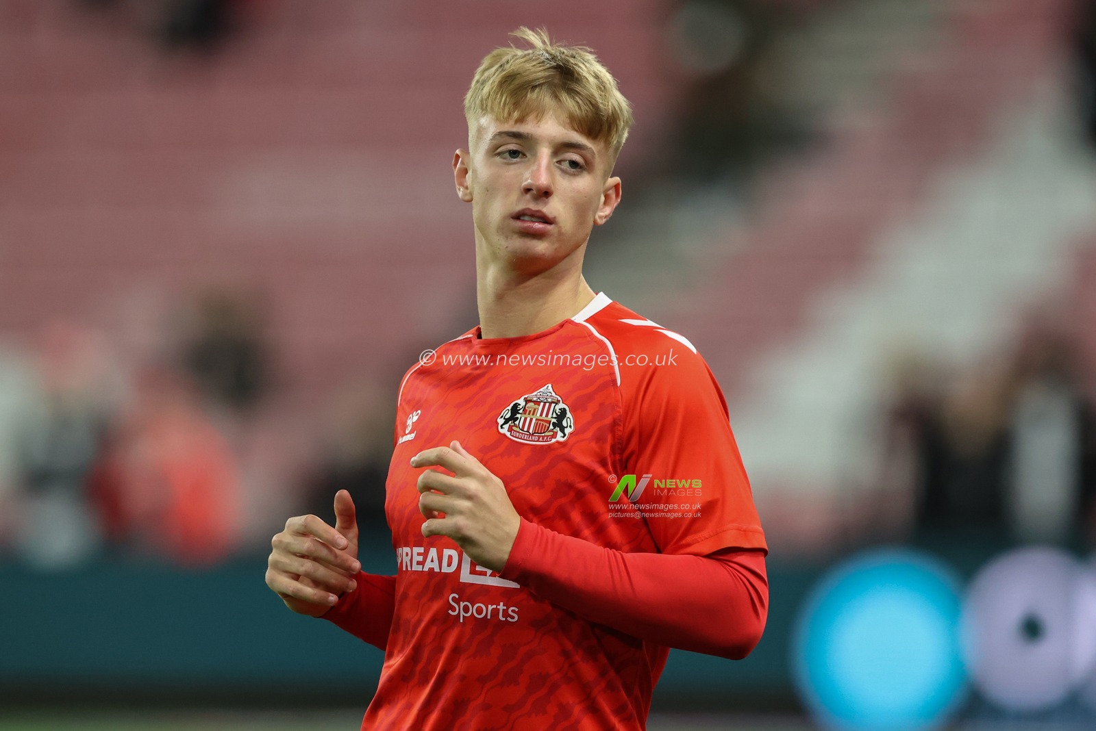 Tom Watson of Sunderland in the pregame warmup session during the Sky Bet Championship match Sunderland vs Bristol City at Stadium Of Light, Sunderland, United Kingdom, 10th December 2024

(Photo by Alfie Cosgrove/News Images)