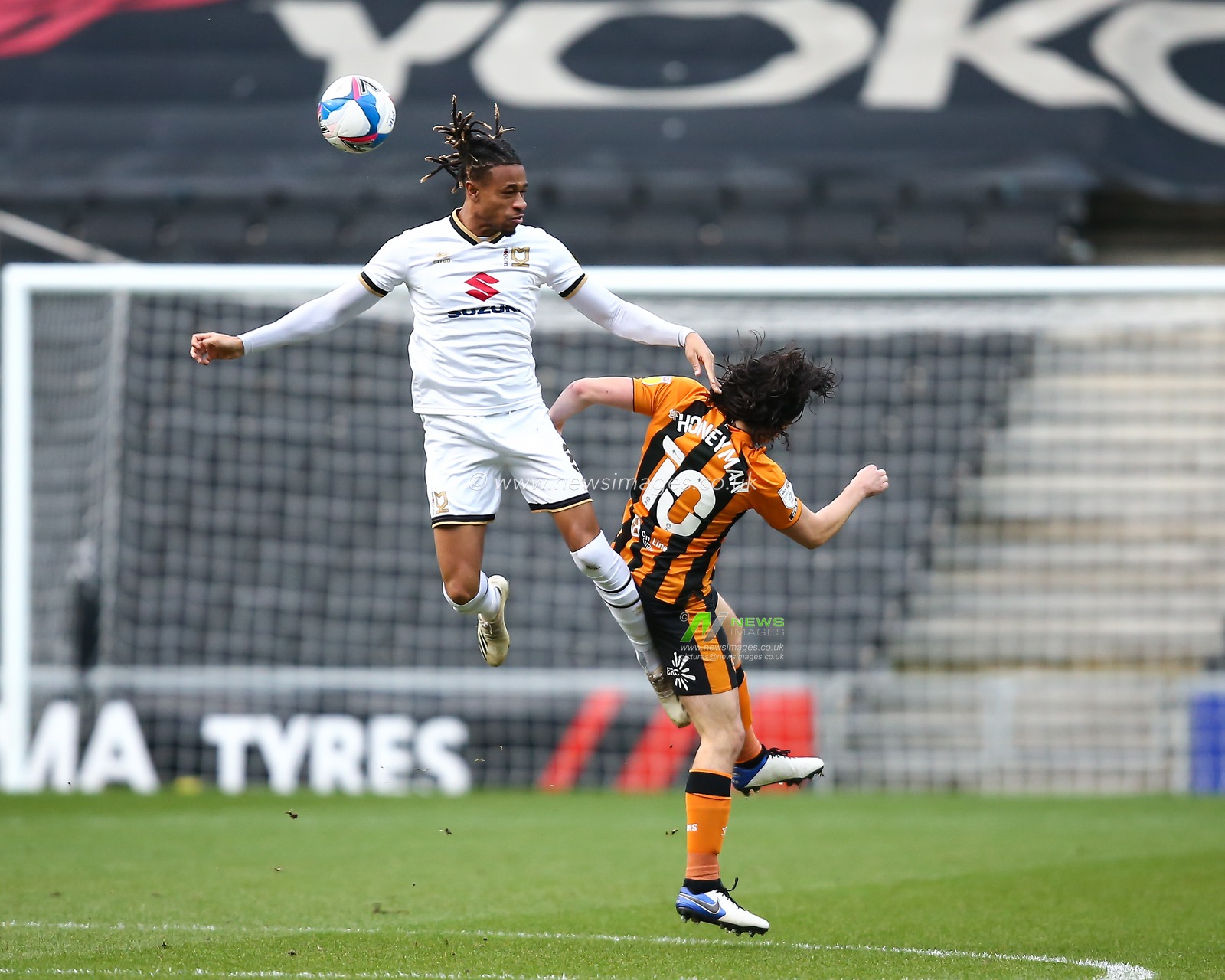 David Kasumu #8 of Milton Keynes Dons and George Honeyman #10 of Hull City compete for the ball