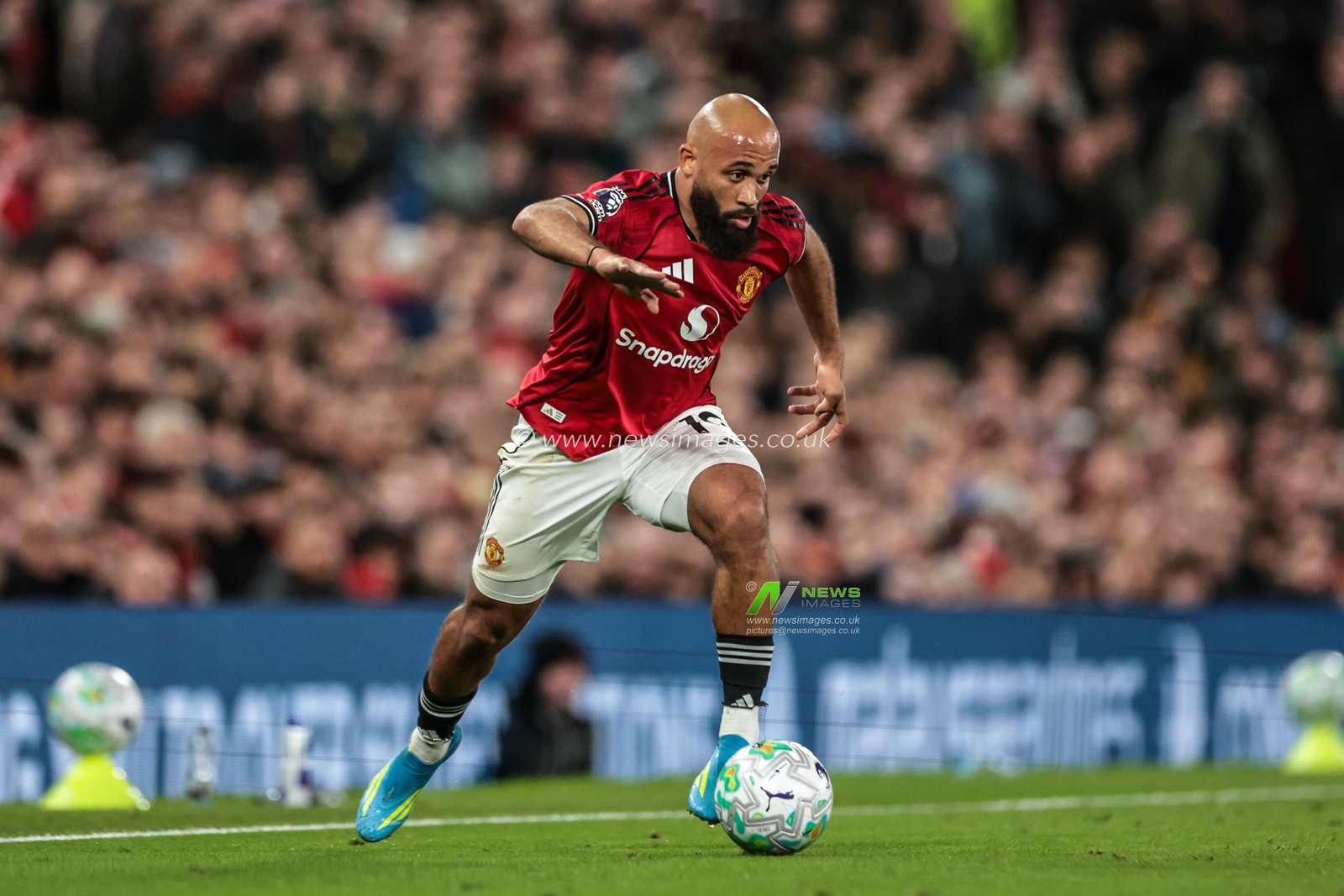 Bryan Mbeumo of Manchester United breaks with the ball during the Premier League match Manchester United vs Leeds United at Old Trafford, Manchester, United Kingdom on 13 April 2026

(Photo by Mark Cosgrove/News Images)