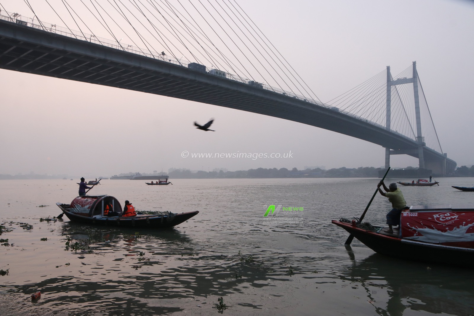 People take boat rides on  Ganga river and celebrate the 31st December  in Kolkata,India on December 31,2024. Pictures by Debajyoti Chakraborty.(Photo: Debajyoti Chakraborty/News Images)