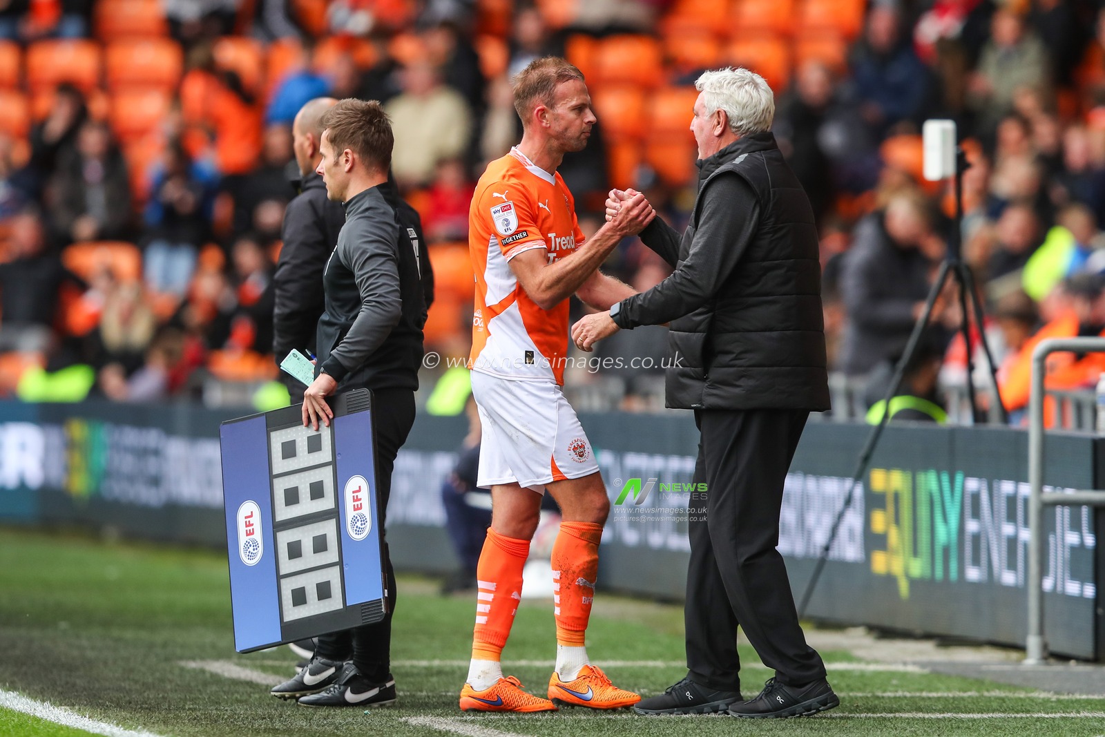 Jordan Rhodes of Blackpool and Steve Bruce head coach of Blackpool embrace during the Sky Bet League 1 match Blackpool vs Burton Albion at Bloomfield Road, Blackpool, United Kingdom, 28th September 2024

(Photo by Gareth Evans/News Images)