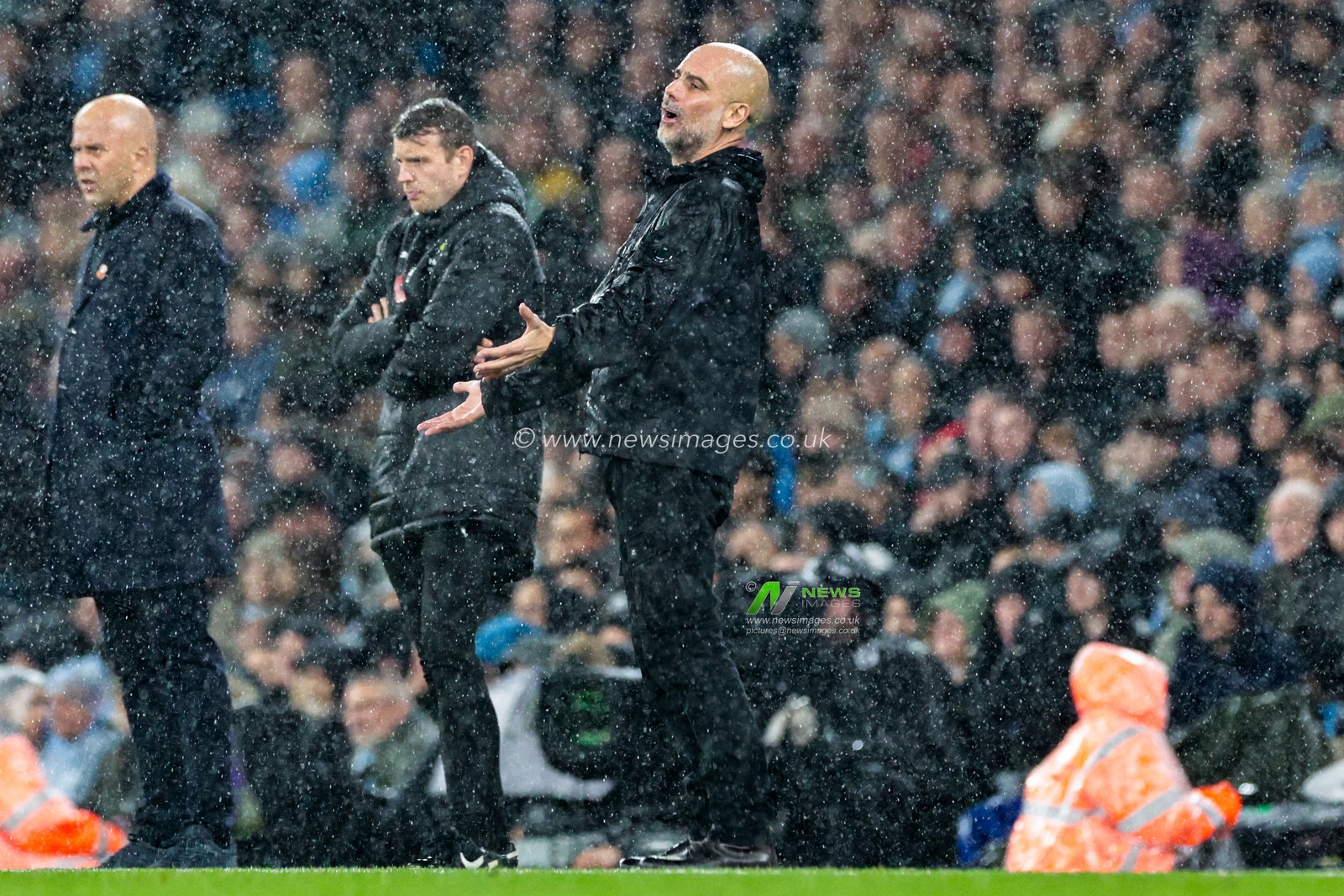 Pep Guardiola Manchester City manager reacts during the Premier League match Manchester City vs Liverpool at Etihad Stadium, Manchester, United Kingdom, 9th November 2025

(Photo by Mark Cosgrove/News Images)

*** GER AUT SUI OUT ***