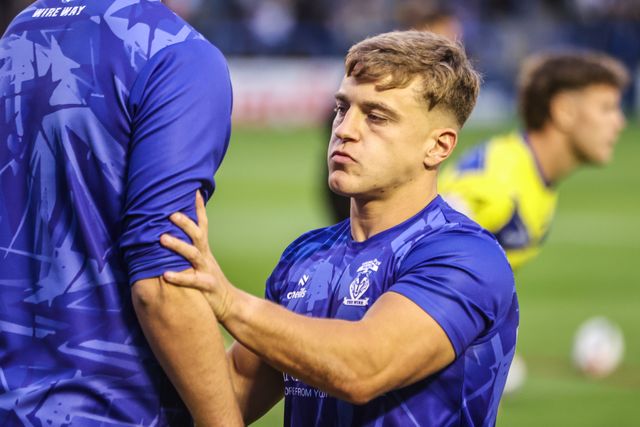 Leon Hayes of Warrington Wolves in the pre-game warm up during the Betfred Super League Round 24 match Warrington Wolves vs Salford Red Devils at Halliwell Jones Stadium, Warrington, United Kingdom, 29th August 2025

(Photo by Alfie Cosgrove/News Images)