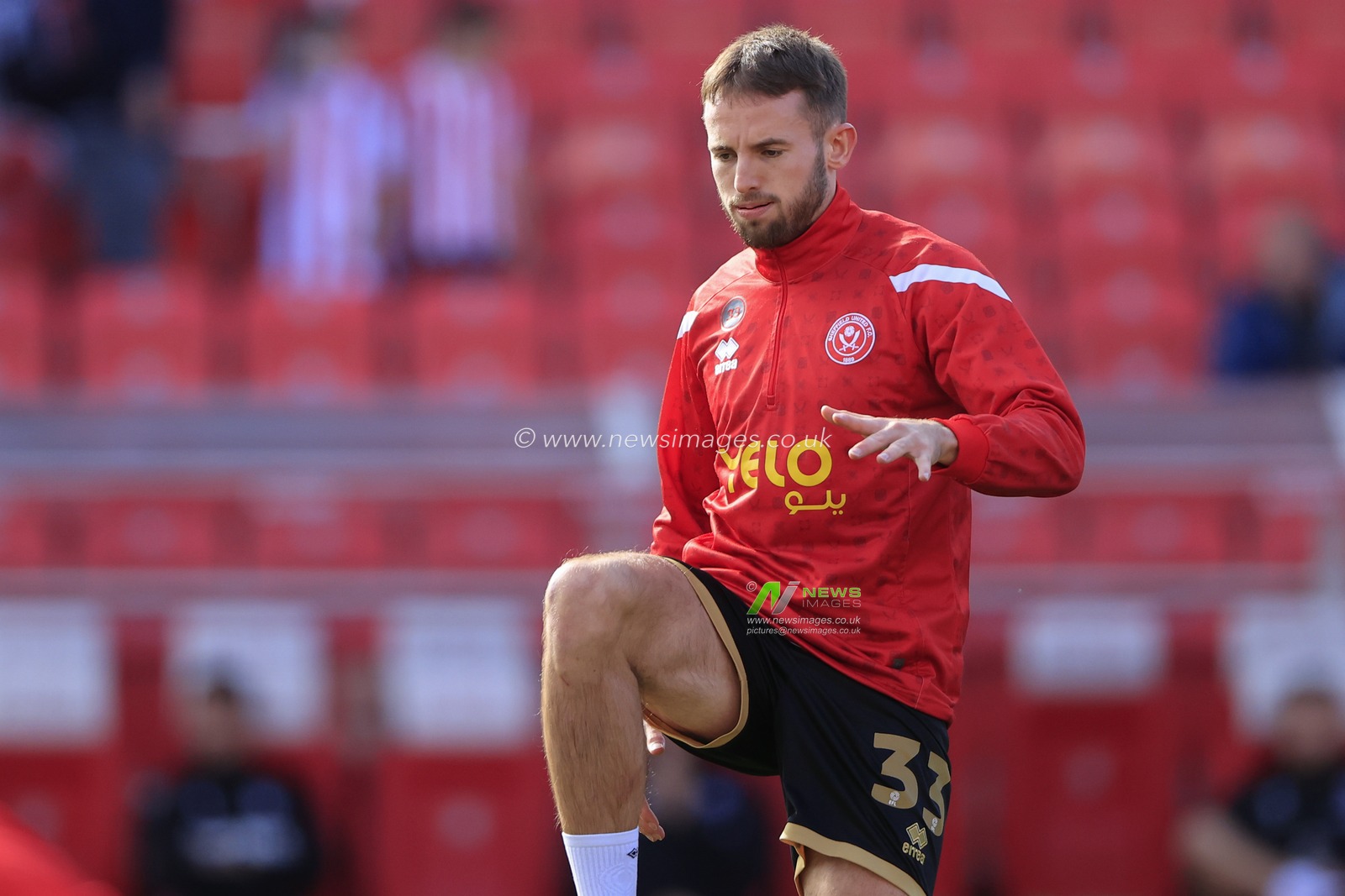 Rhys Norrington-Davies #33 of Sheffield United during the warm up ahead of the Sky Bet Championship match Stoke City vs Sheffield United at Bet365 Stadium, Stoke-on-Trent, United Kingdom, 8th October 2022

(Photo by Conor Molloy/News Images)