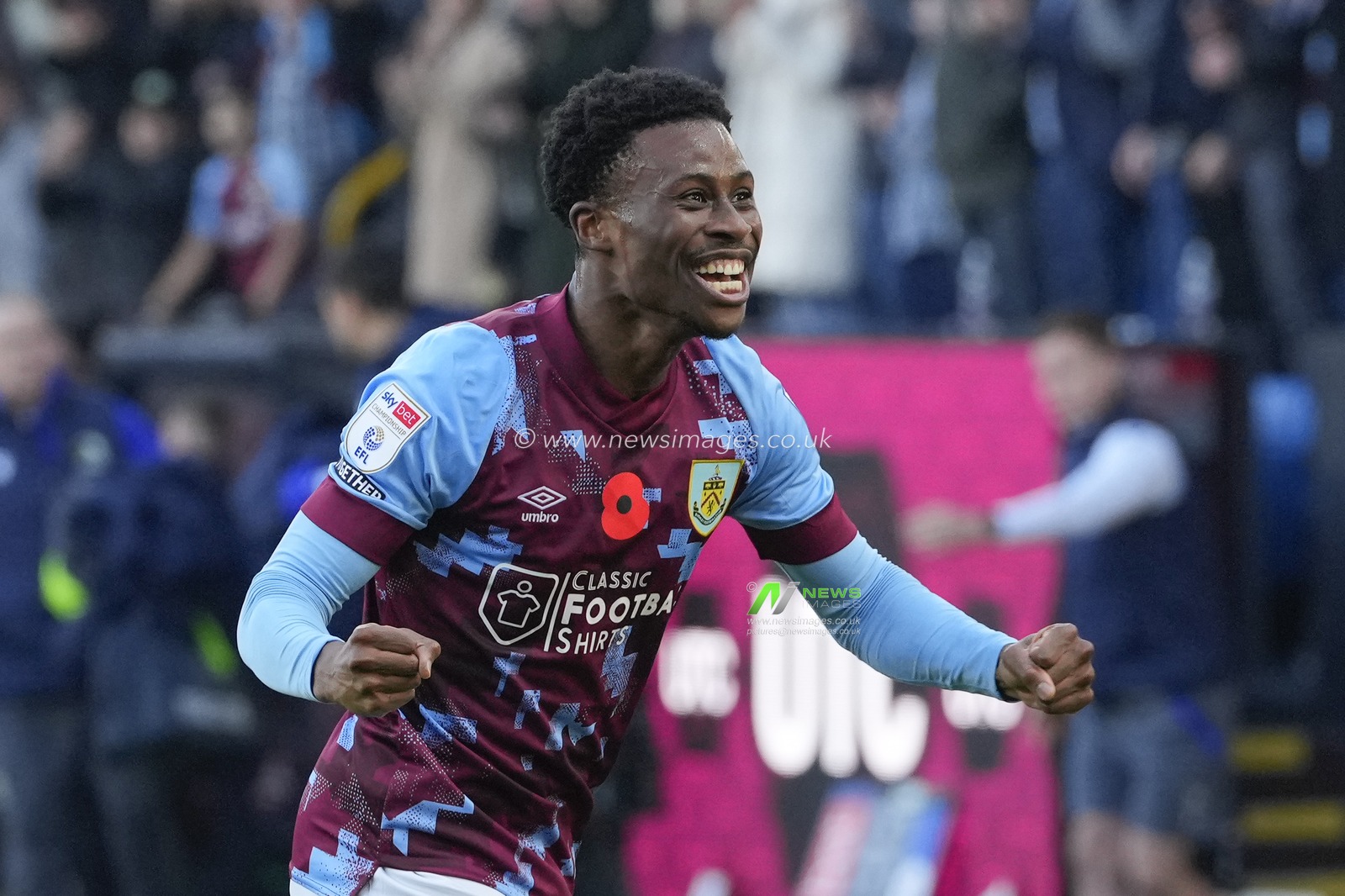 Nathan Tella #23 of Burnley celebrates victory after the Sky Bet Championship match Burnley vs Blackburn Rovers at Turf Moor, Burnley, United Kingdom, 13th November 2022

(Photo by Steve Flynn/News Images)