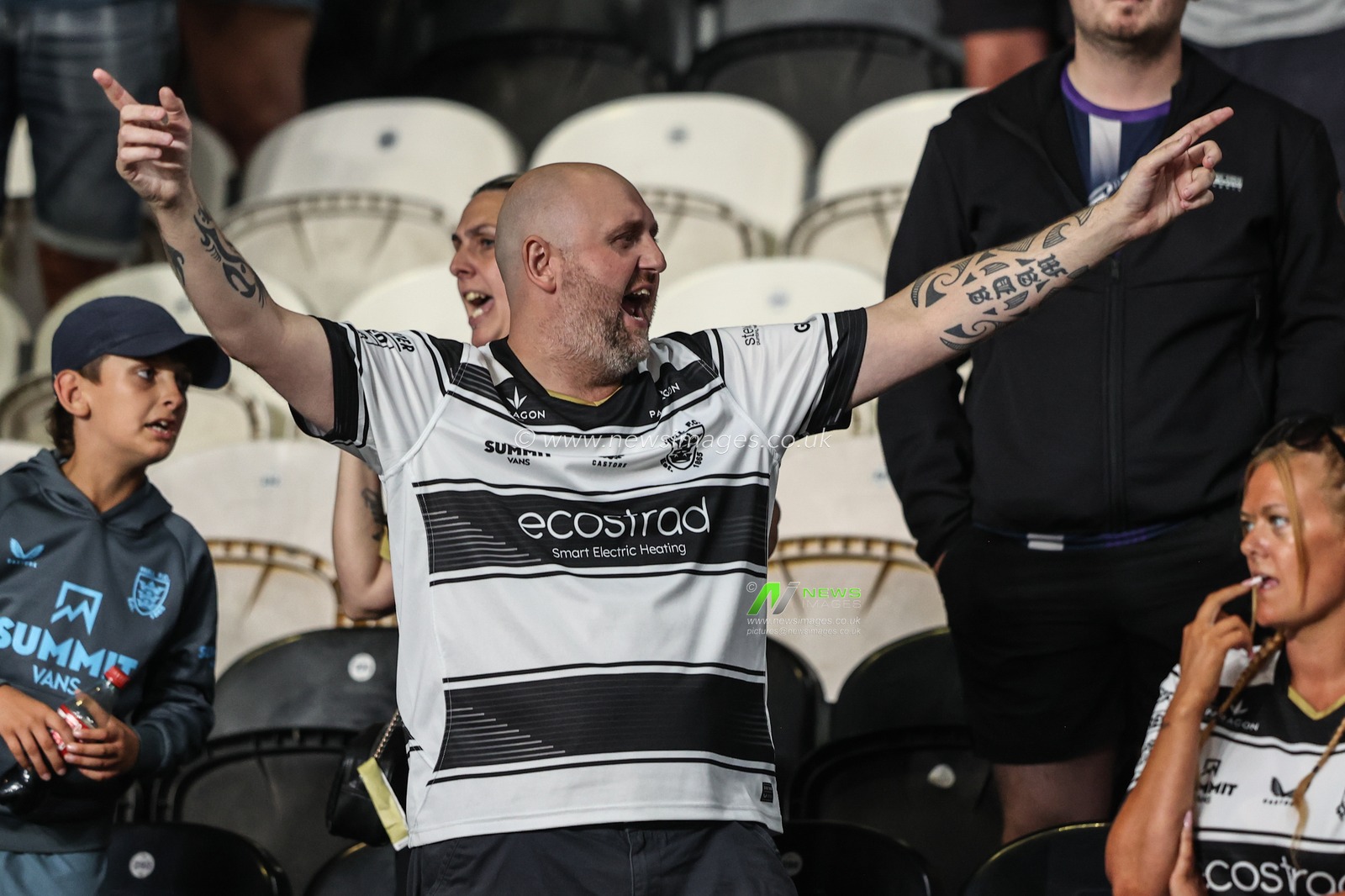 Hull FC fans celebrate the win during the Betfred Super League round 18 match Hull FC vs Wakefield Trinity at MKM Stadium, Hull, United Kingdom, 10th July 2025

(Photo by Alfie Cosgrove/News Images)