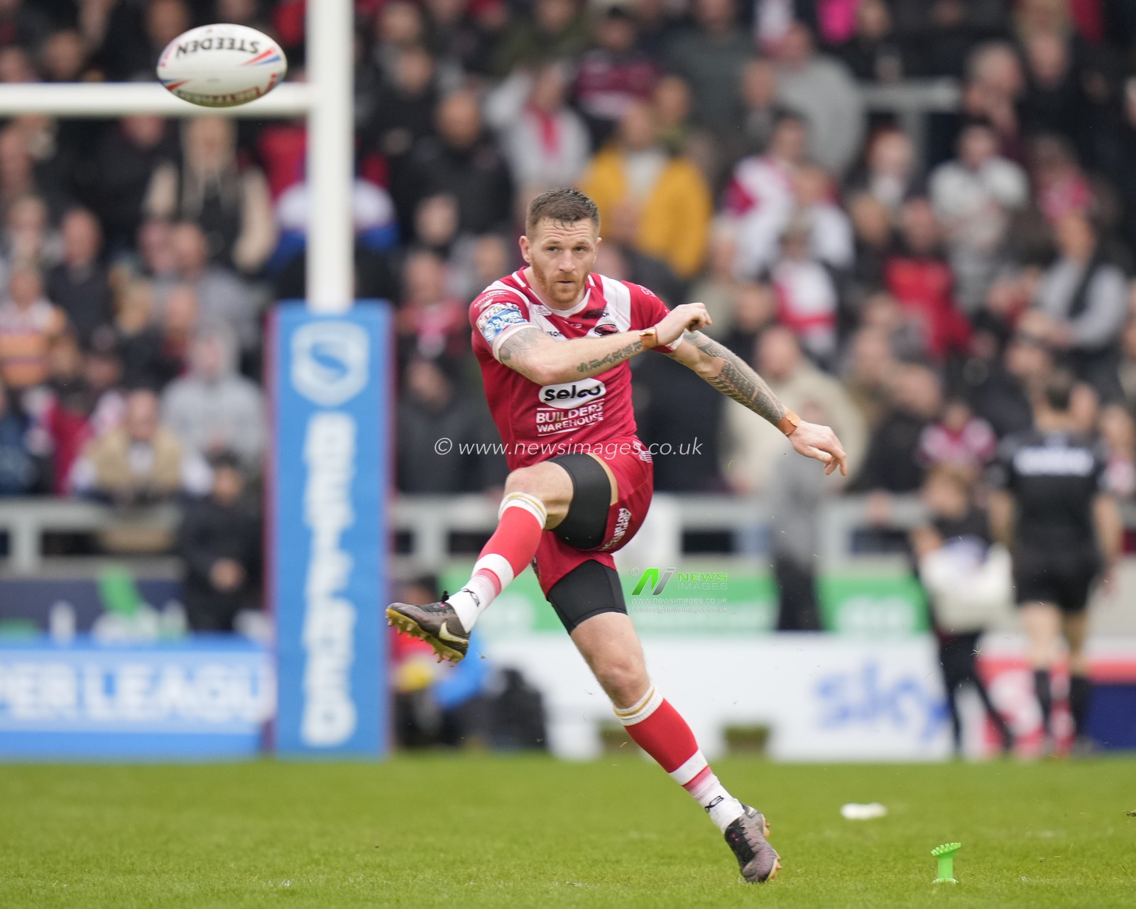 Marc Sneyd #7 of Salford Red Devils restarts the game during the Betfred Super League Round 10 match Salford Red Devils vs Catalans Dragons at AJ Bell Stadium, Eccles, United Kingdom, 23rd April 2023

(Photo by Steve Flynn/News Images)