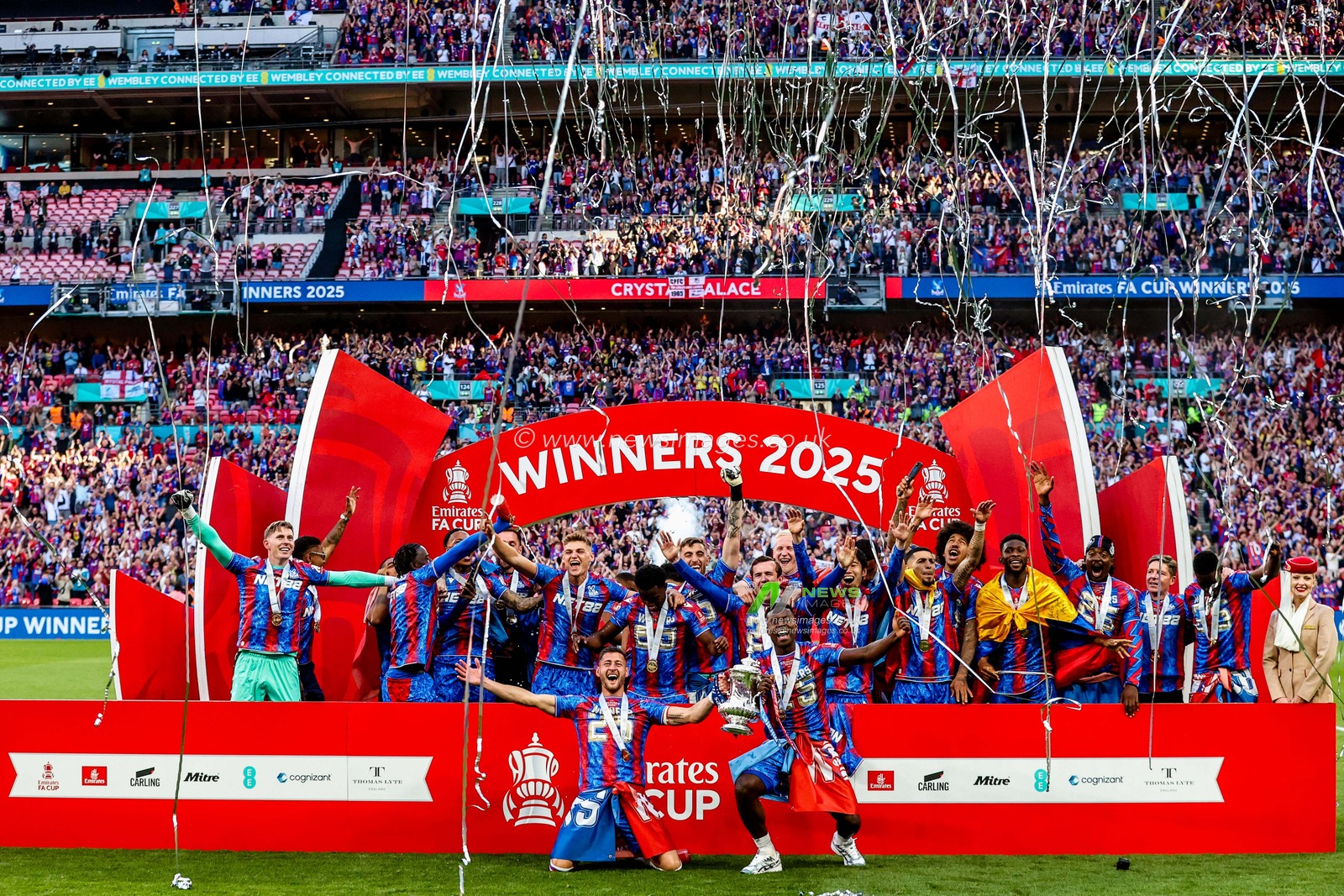 Crystal Palace lift the FA Cup after the teams victory following the Emirates FA Cup Final match Crystal Palace vs Manchester City at Wembley Stadium, London, United Kingdom, 17th May 2025

(Photo by Alfie Cosgrove/News Images)