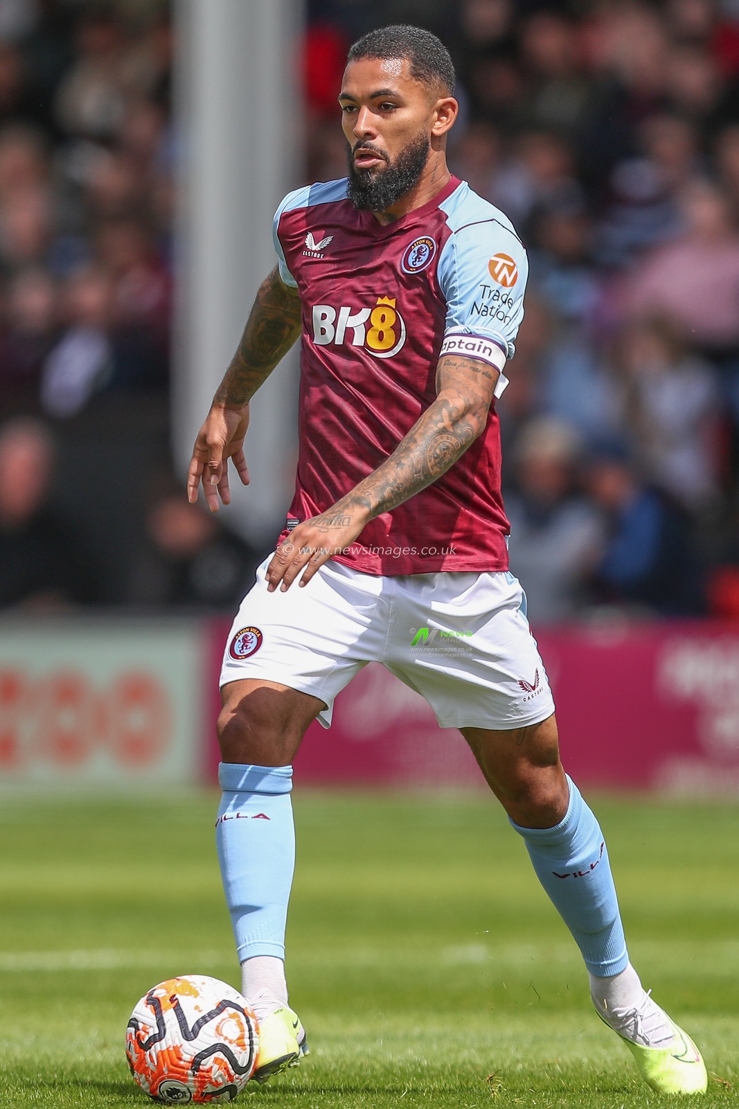 Douglas Luiz #6 of Aston Villa in action during the Pre-season friendly match Walsall vs Aston Villa at Poundland Bescot Stadium, Walsall, United Kingdom, 15th July 2023

(Photo by Gareth Evans/News Images)