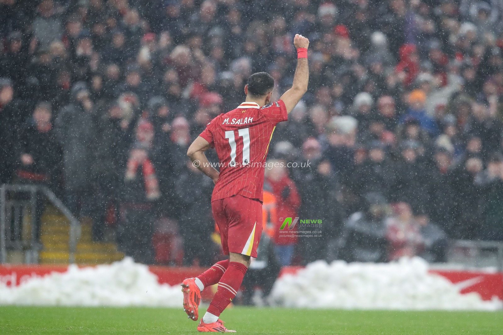 Mohamed Salah of Liverpool celebrates his goal to make it 2-1 during the Premier League match Liverpool vs Manchester United at Anfield, Liverpool, United Kingdom, 5th January 2025

(Photo by Gareth Evans/News Images)